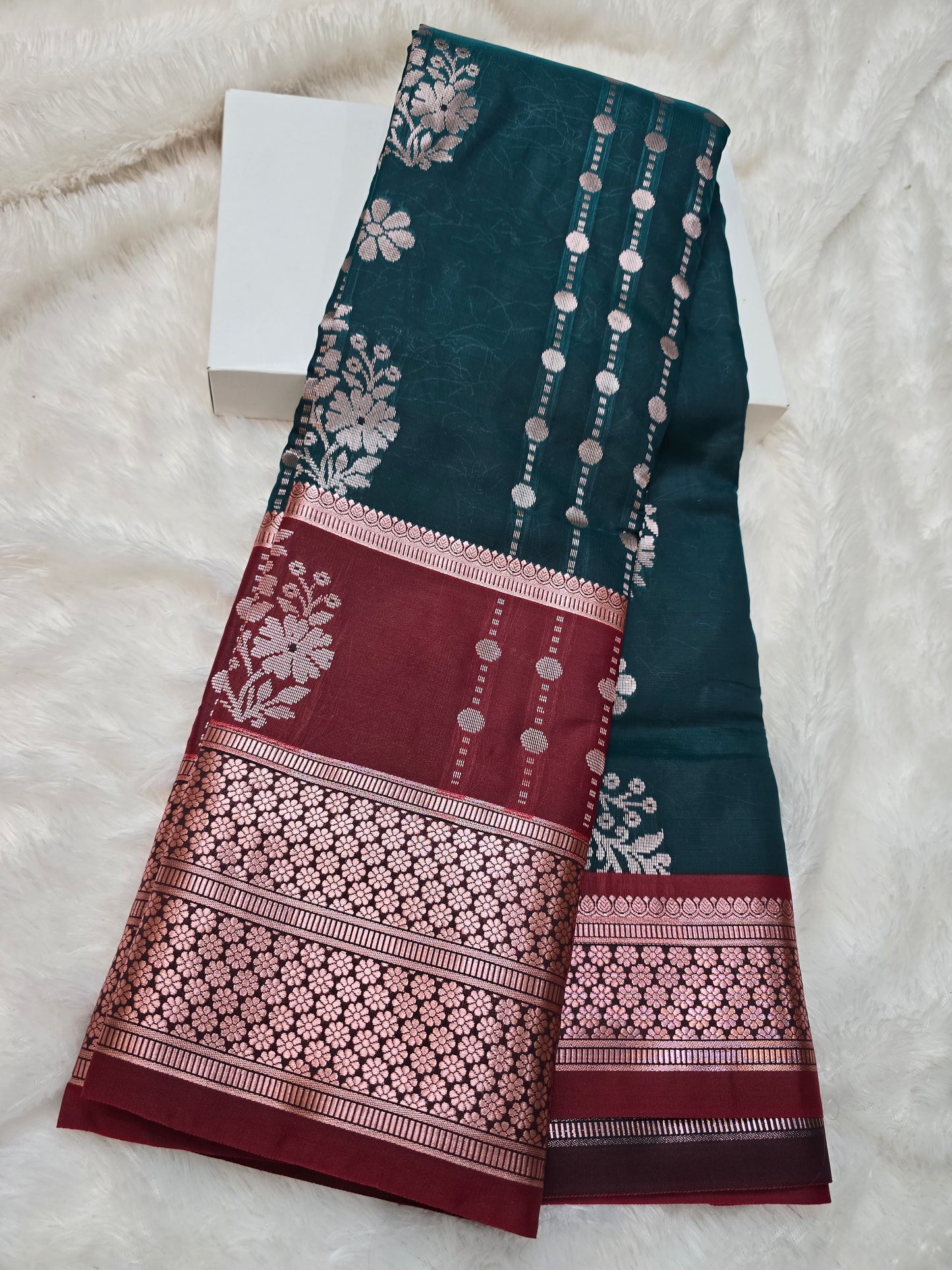 Saree un stiched blouse code SLS 560