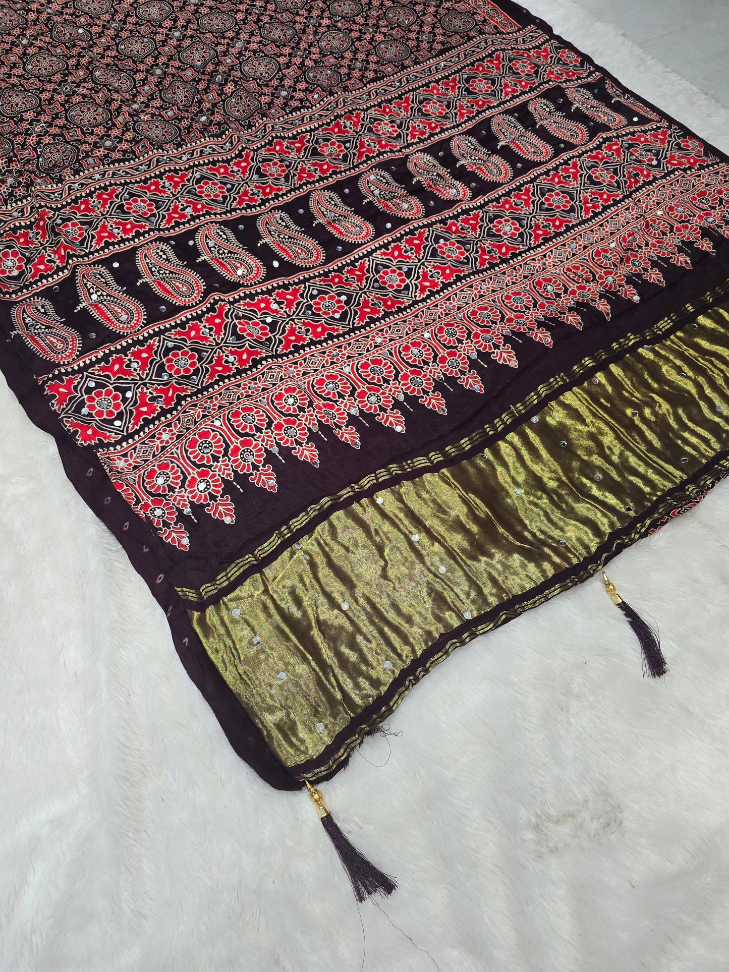 Coffe color Saree un stiched blouse code SLS 651