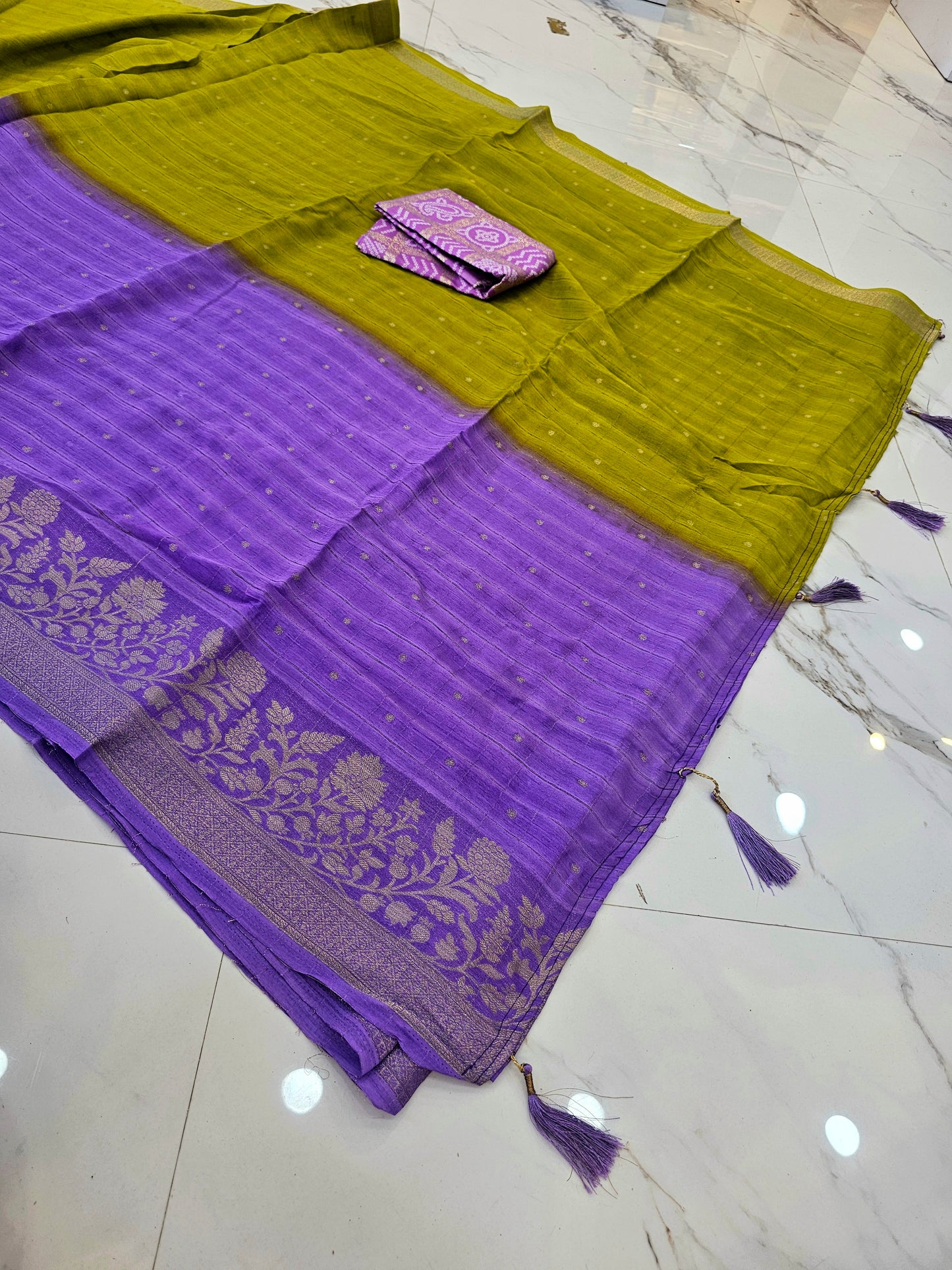 Saree un stiched blouse code SLS 680