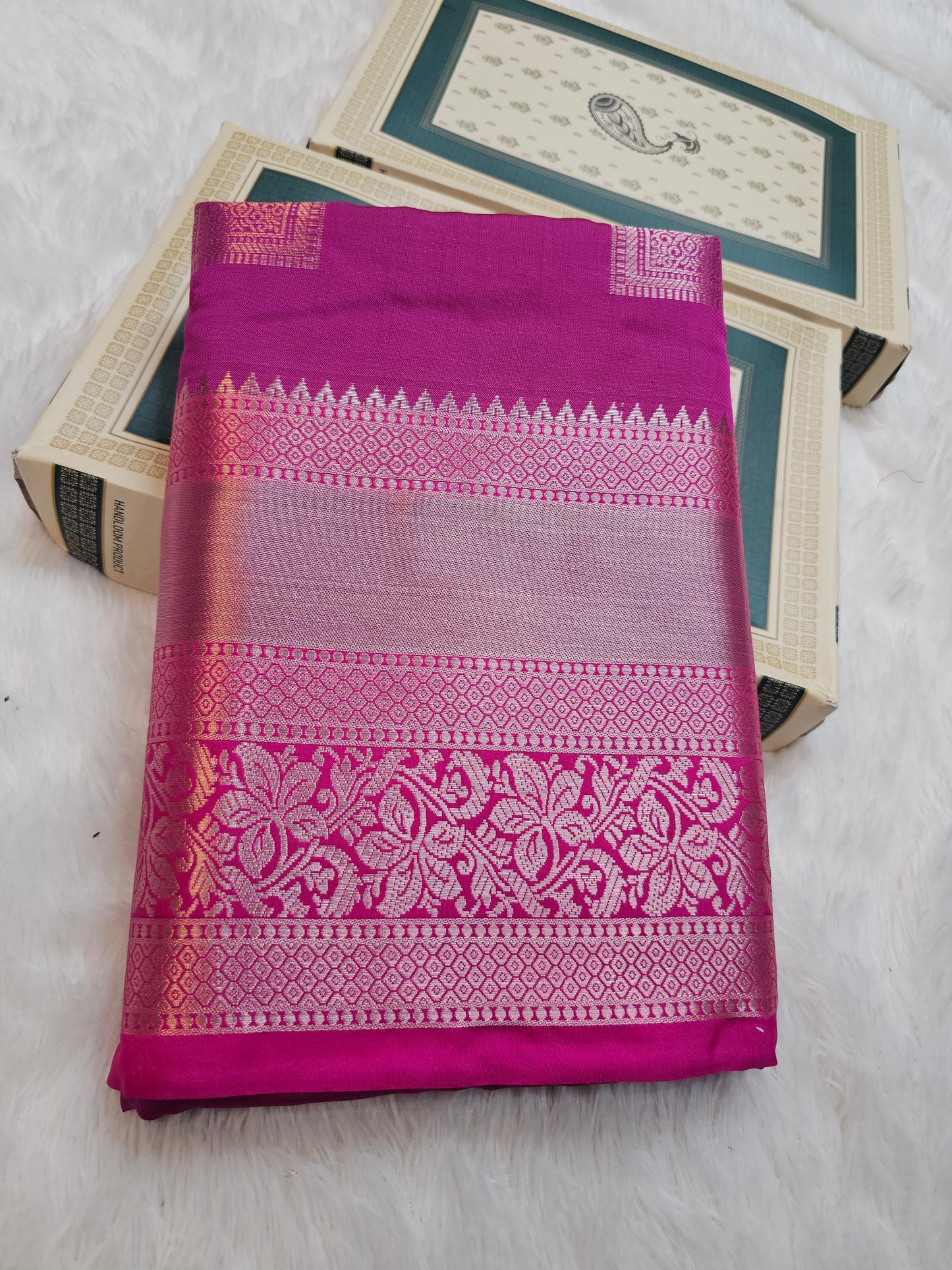 Saree un stiched blouse code SLS 560