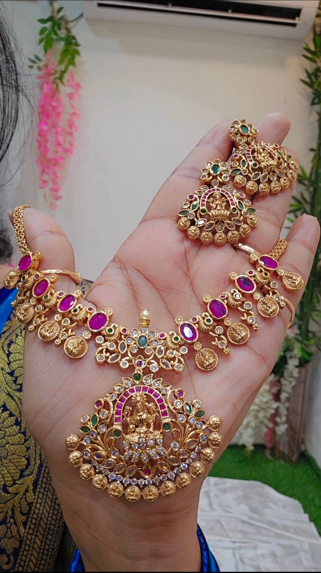 Neck set with earrings - SLS 240J