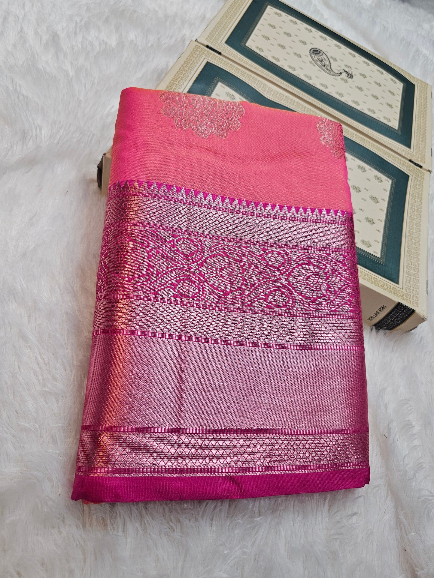 Saree un stiched blouse code SLS 560