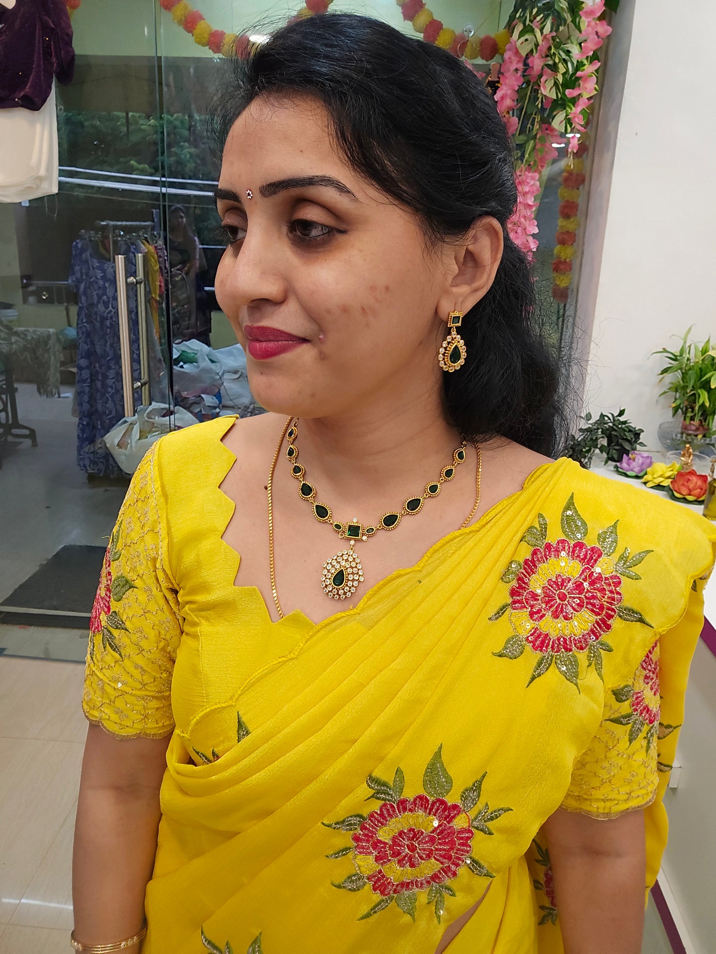 Code sls 218J emeral neck set with earrings