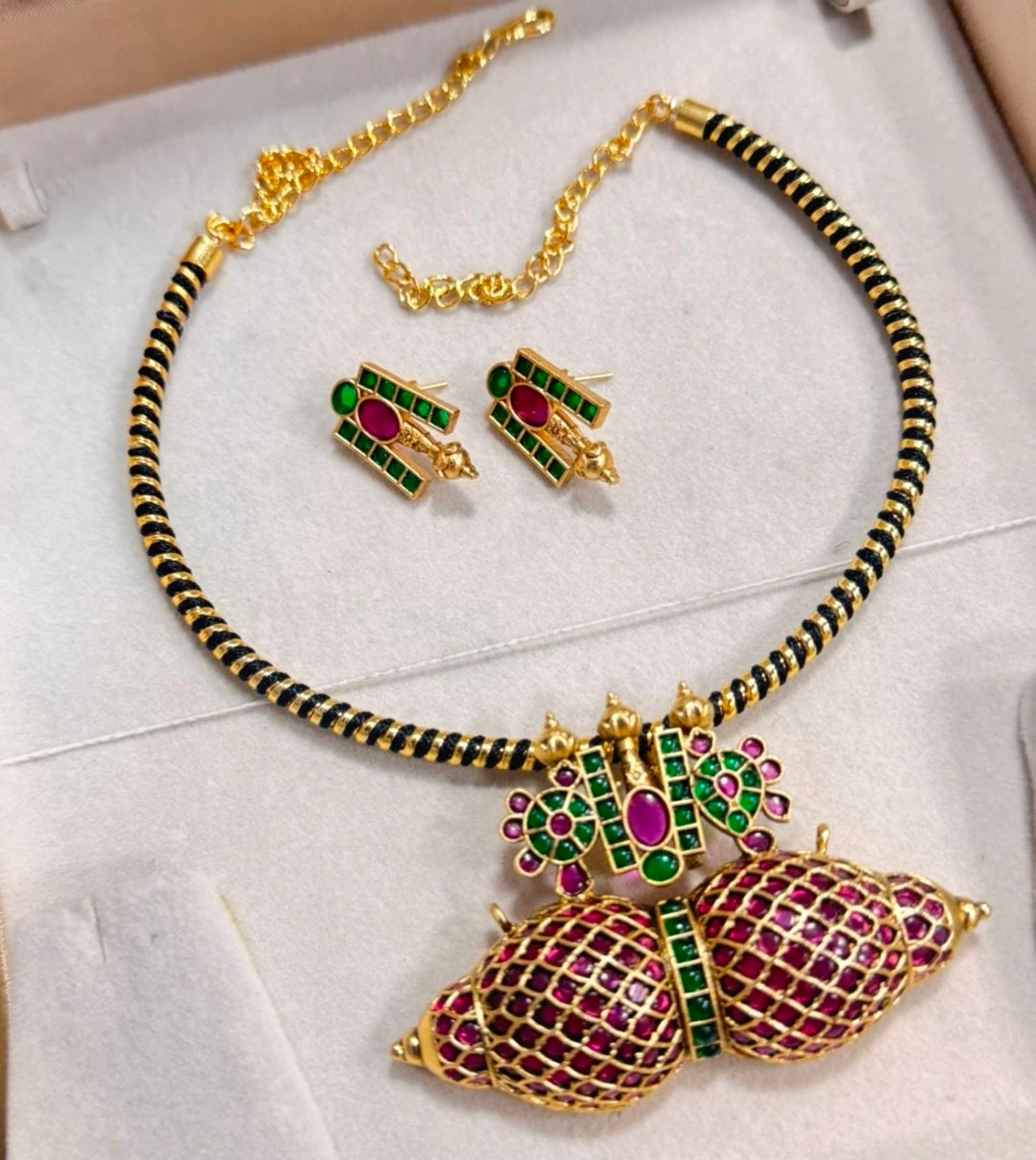 Neck set with earrings code SLS 442J