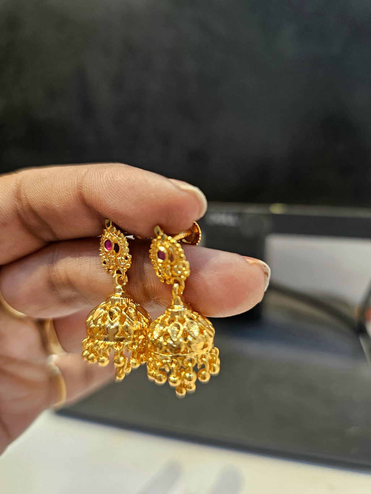 Gold buttalu code SLS 135J