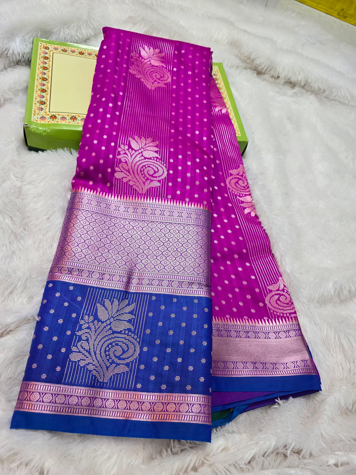 Saree un stiched blouse code SLS 560