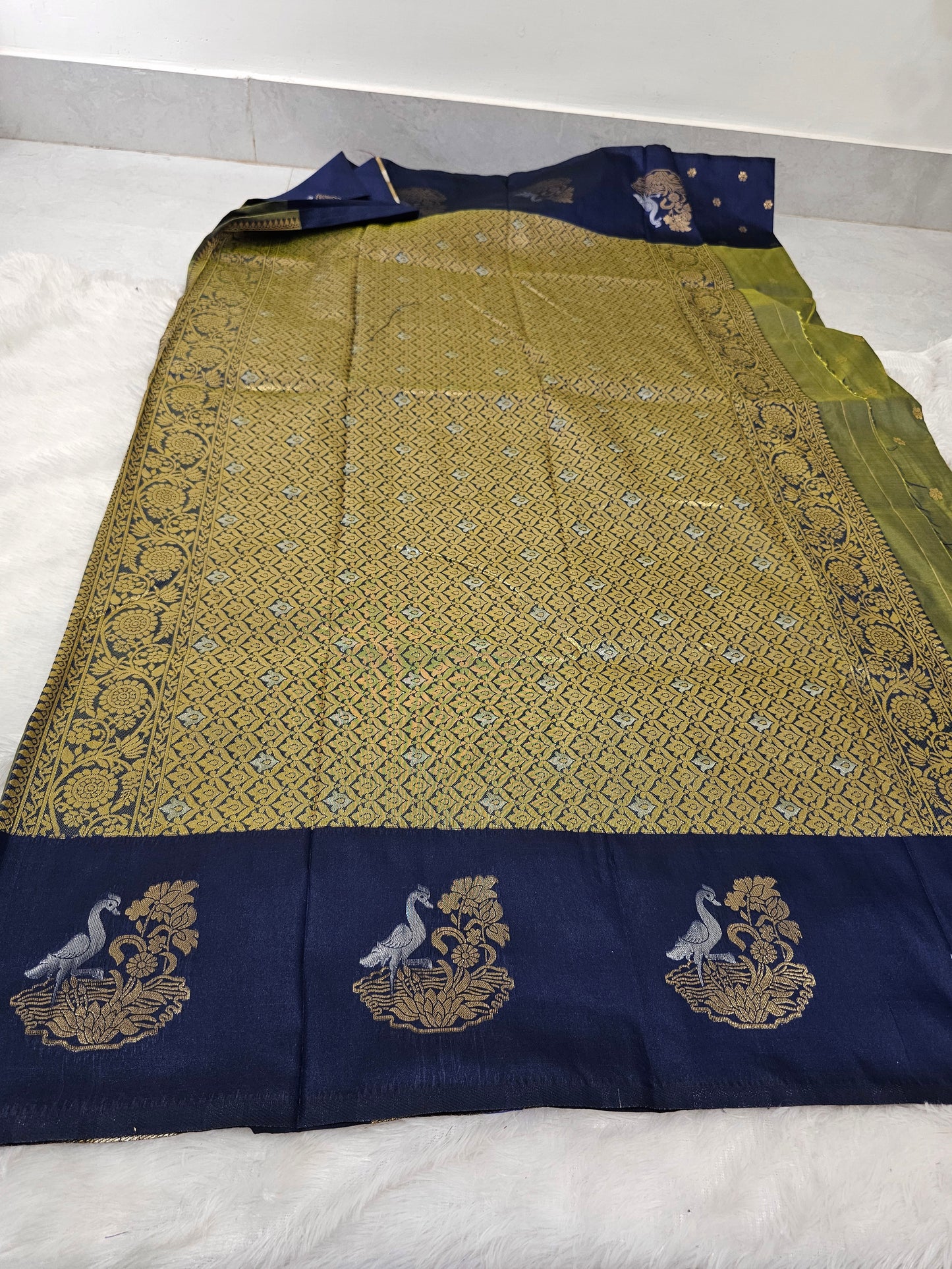 Saree un stiched blouse code SLS 580