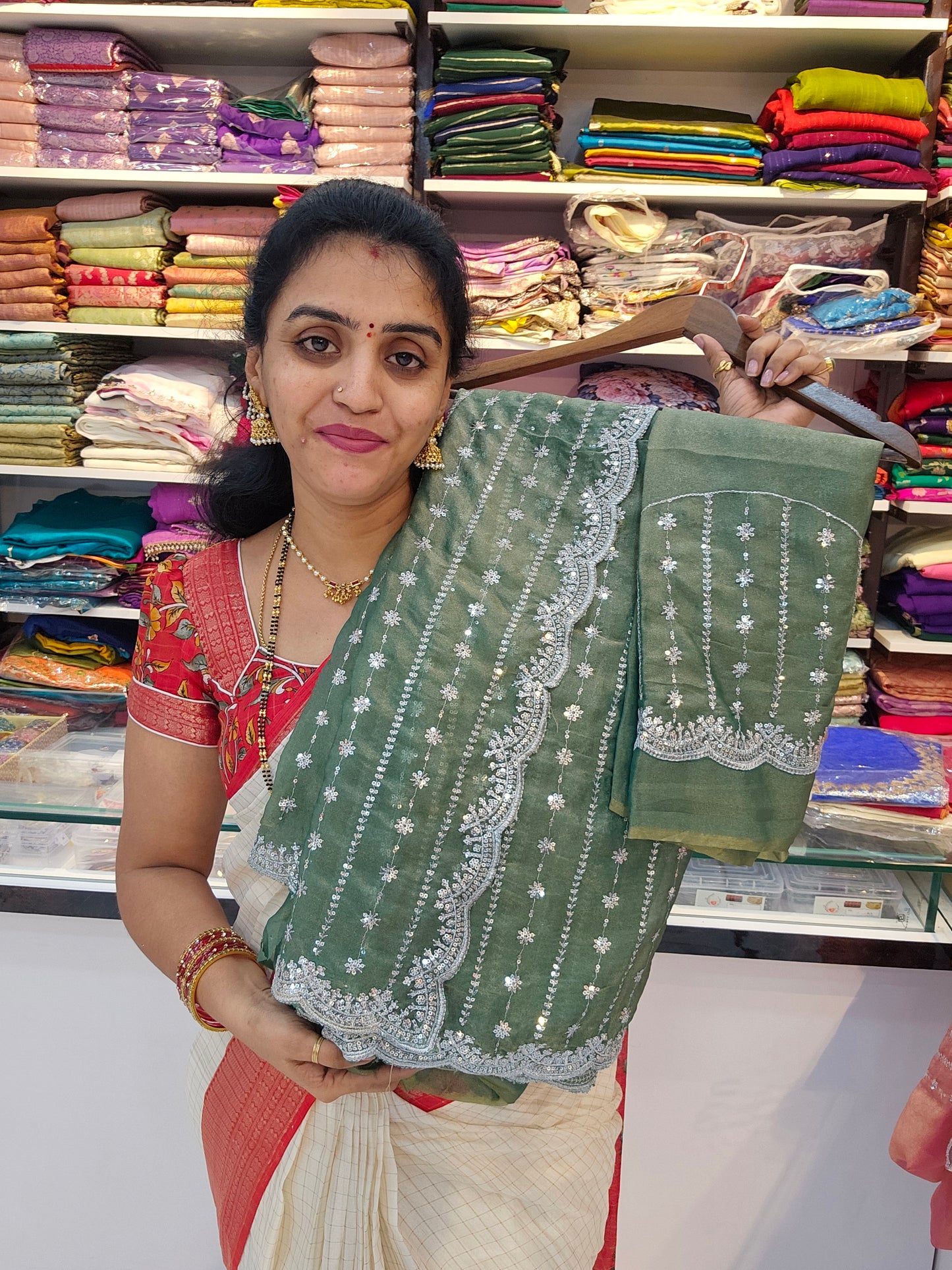 Saree un stiched blouse Code SLS 196 (small special gift )