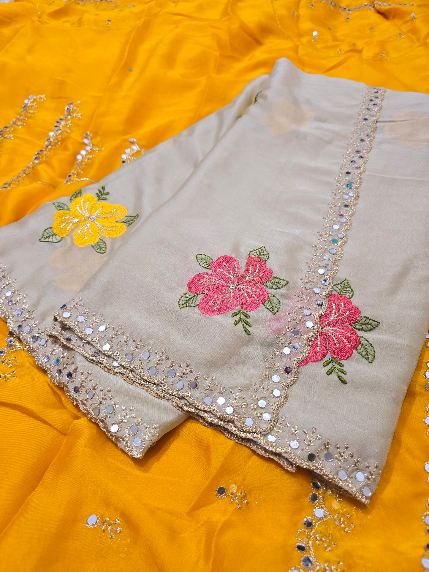 Saree un stiched blouse code SLS 371