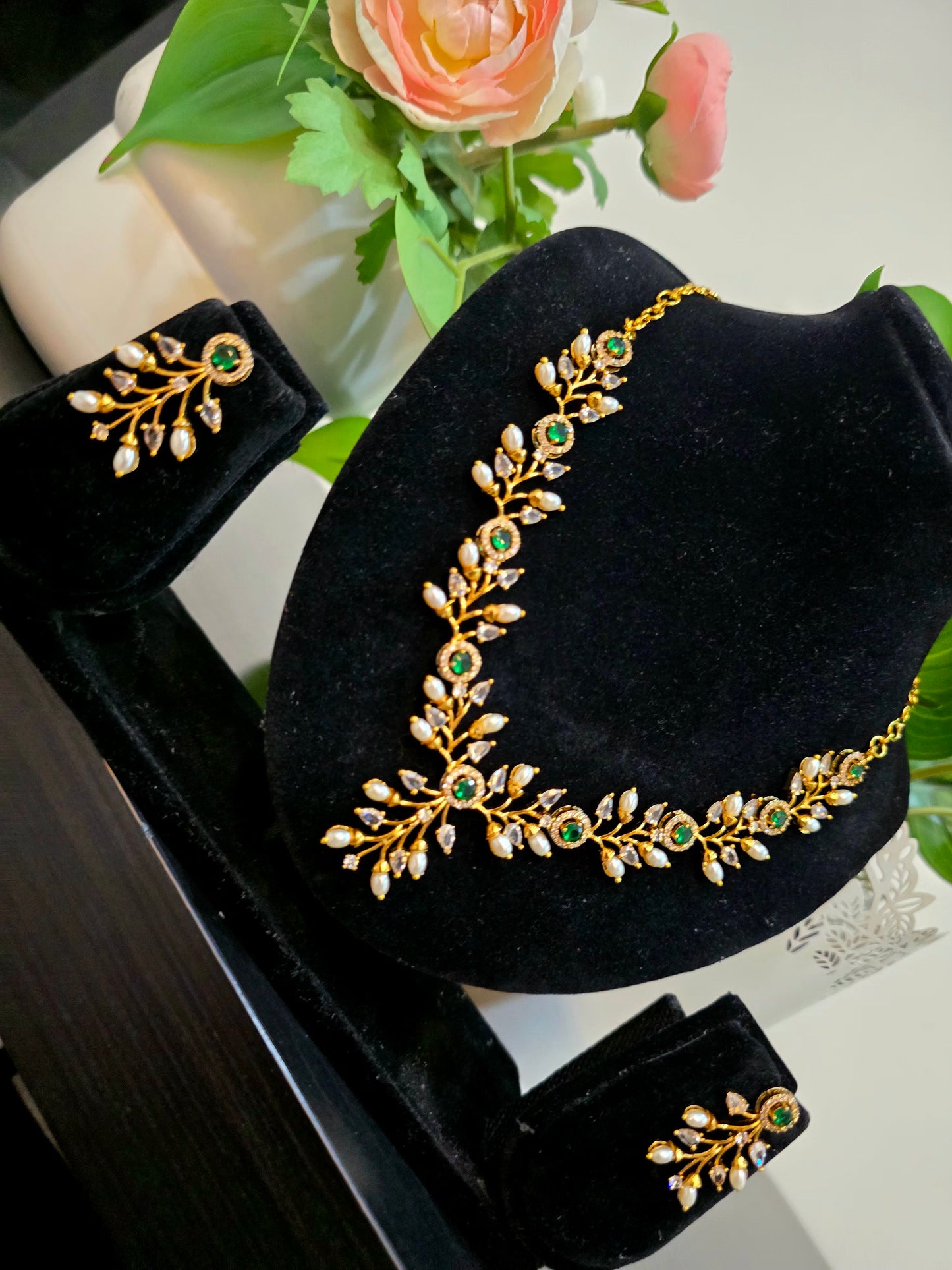 Green Neck set with earinges code SLS 396J