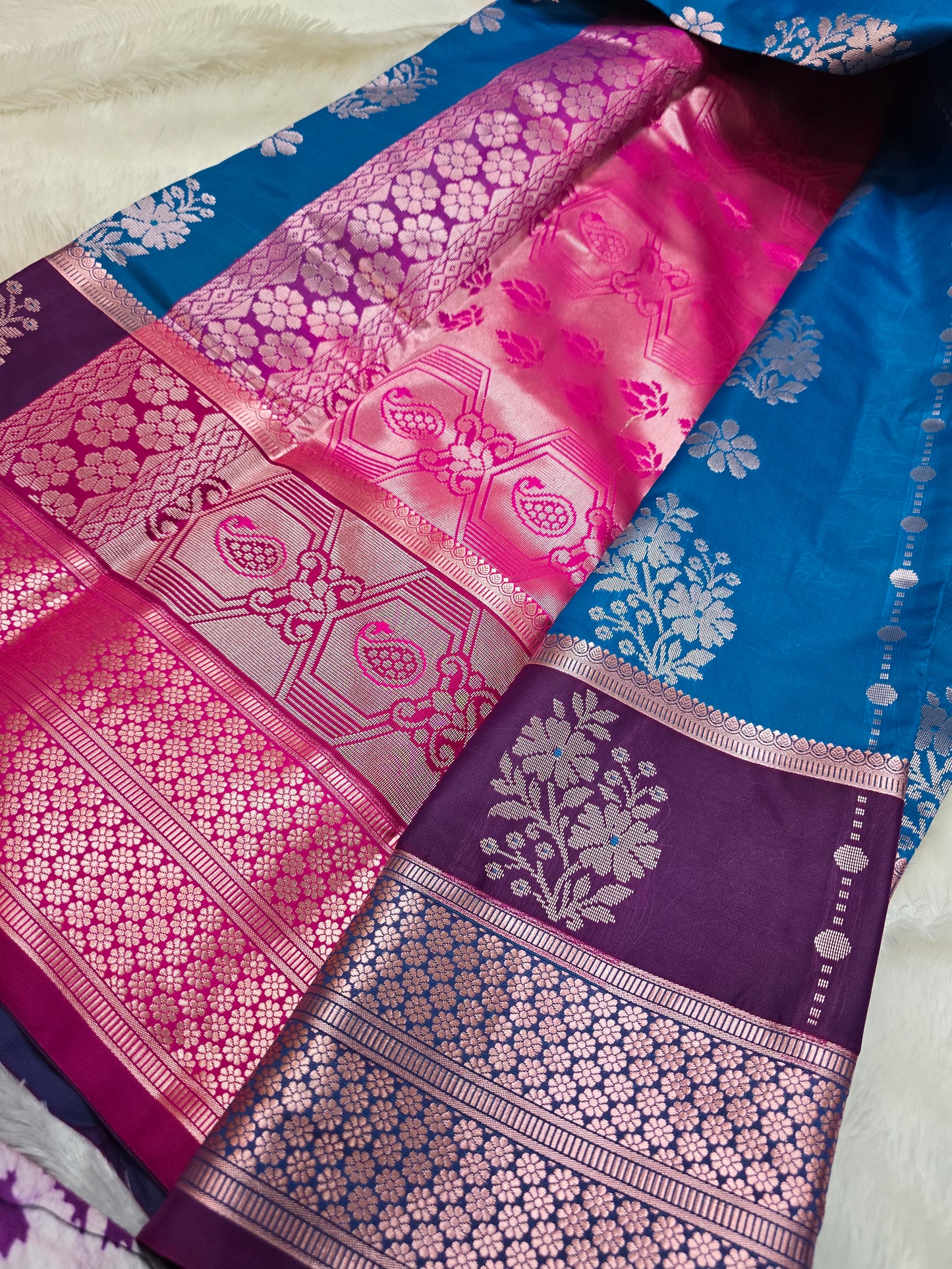 Saree un stiched blouse code SLS 560