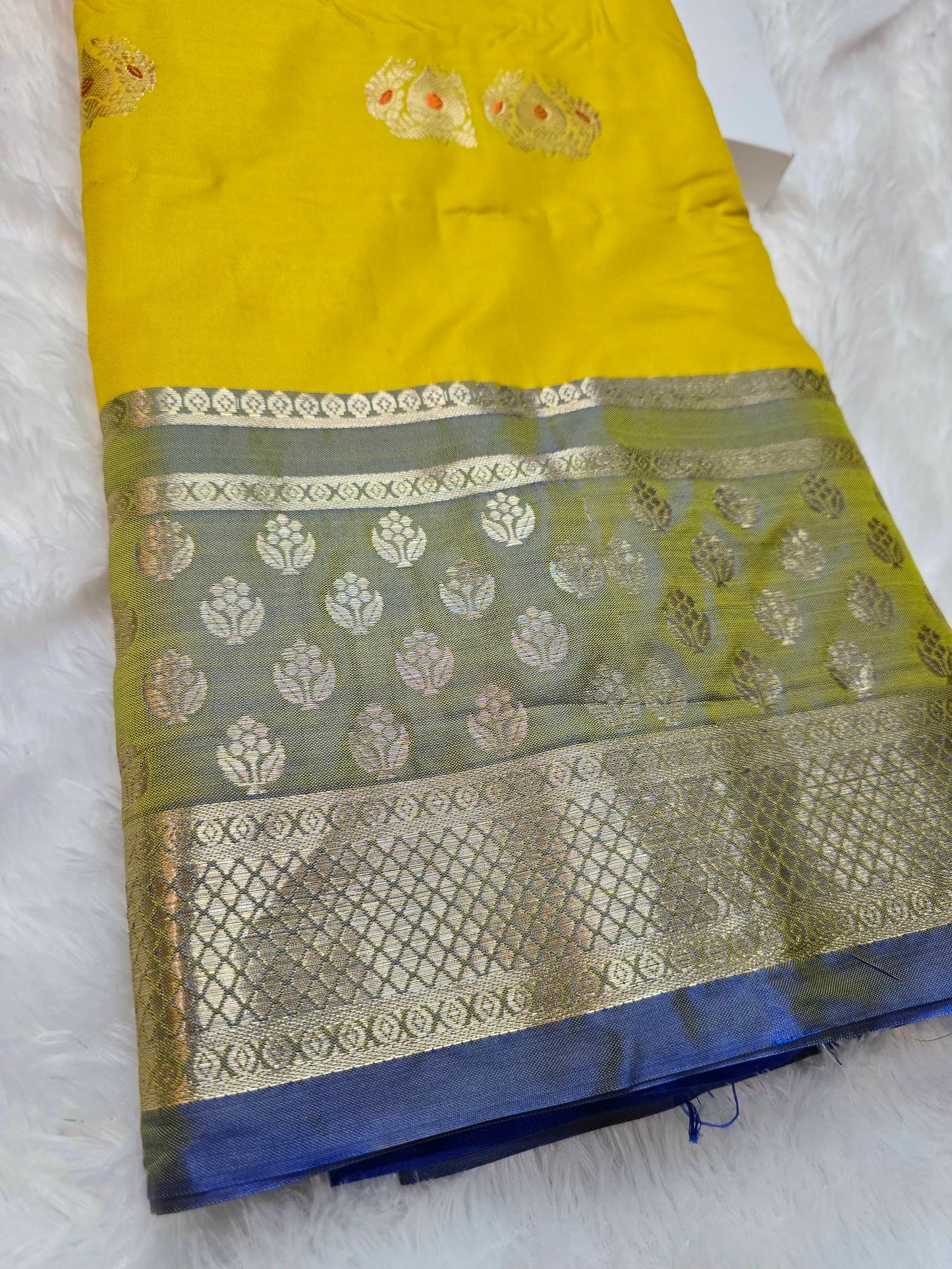 Saree un stiched blouse code SLS 561