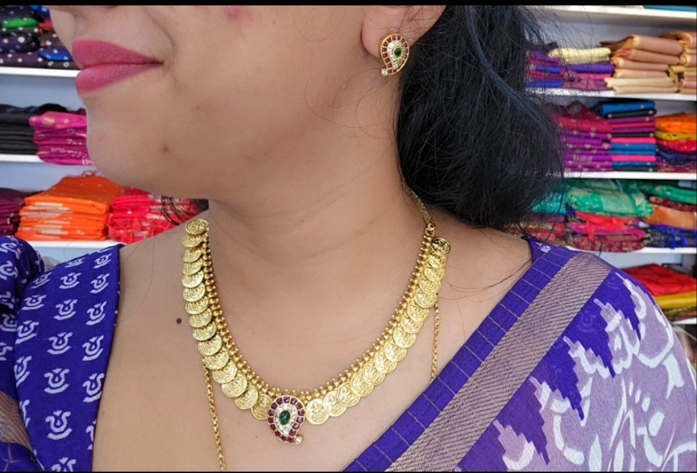 Neck set with earrings
