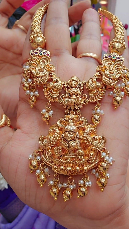 Neck set with earrings  code SLS 317J