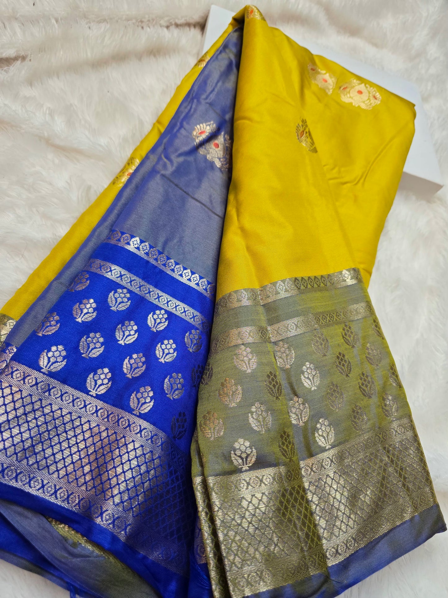 Saree un stiched blouse code SLS 561