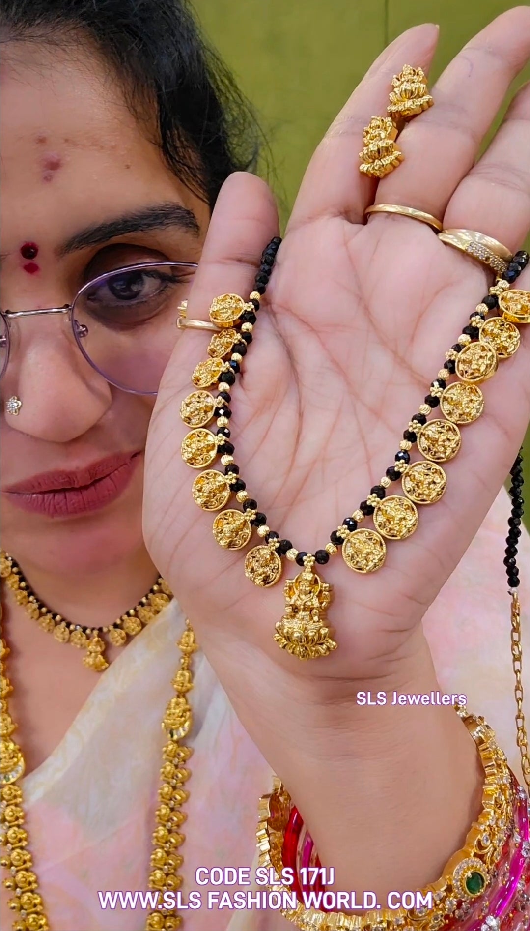 Black beads With earinges code SLS 171J