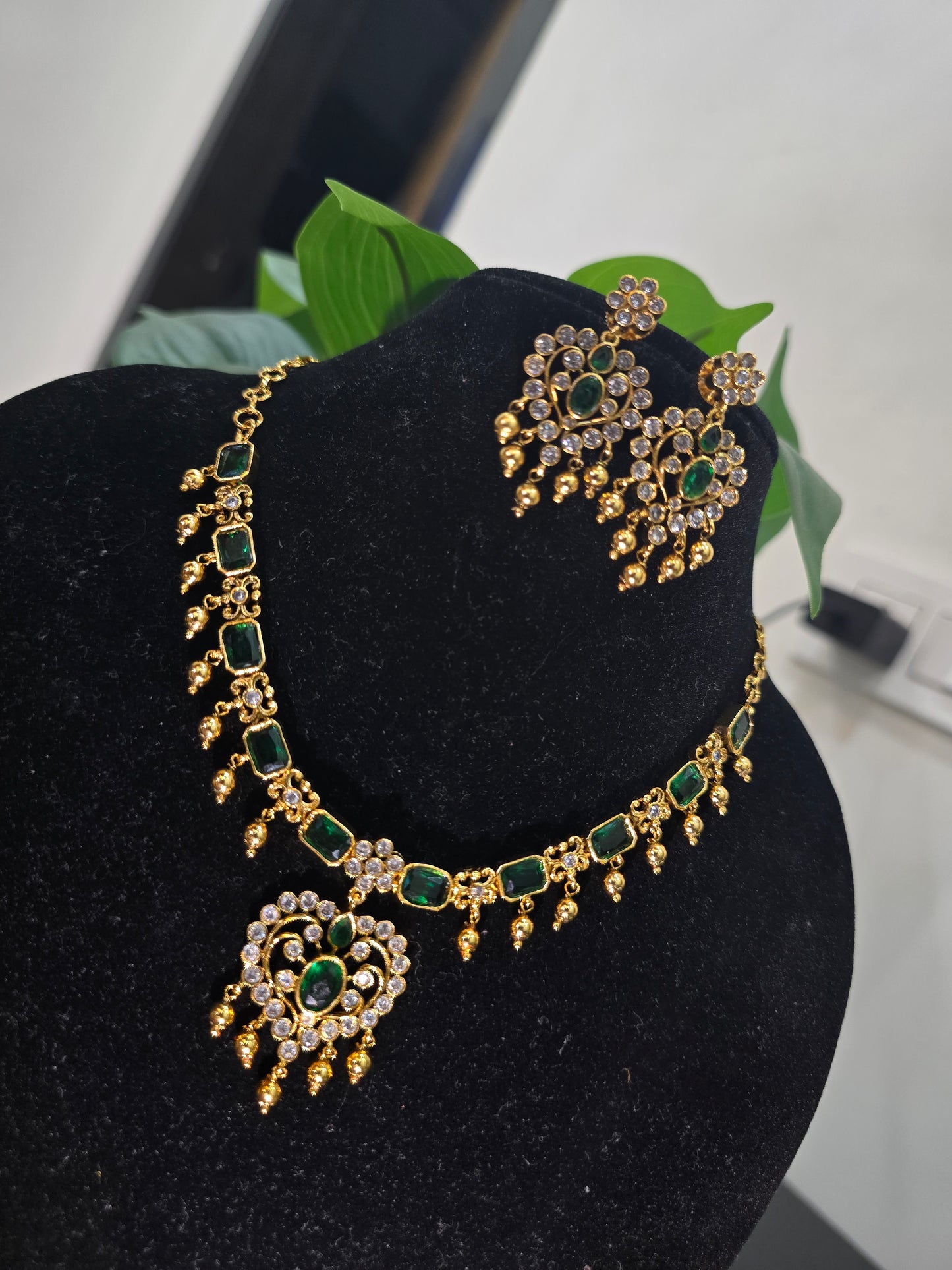 Green neck set with earings code SLS 779J