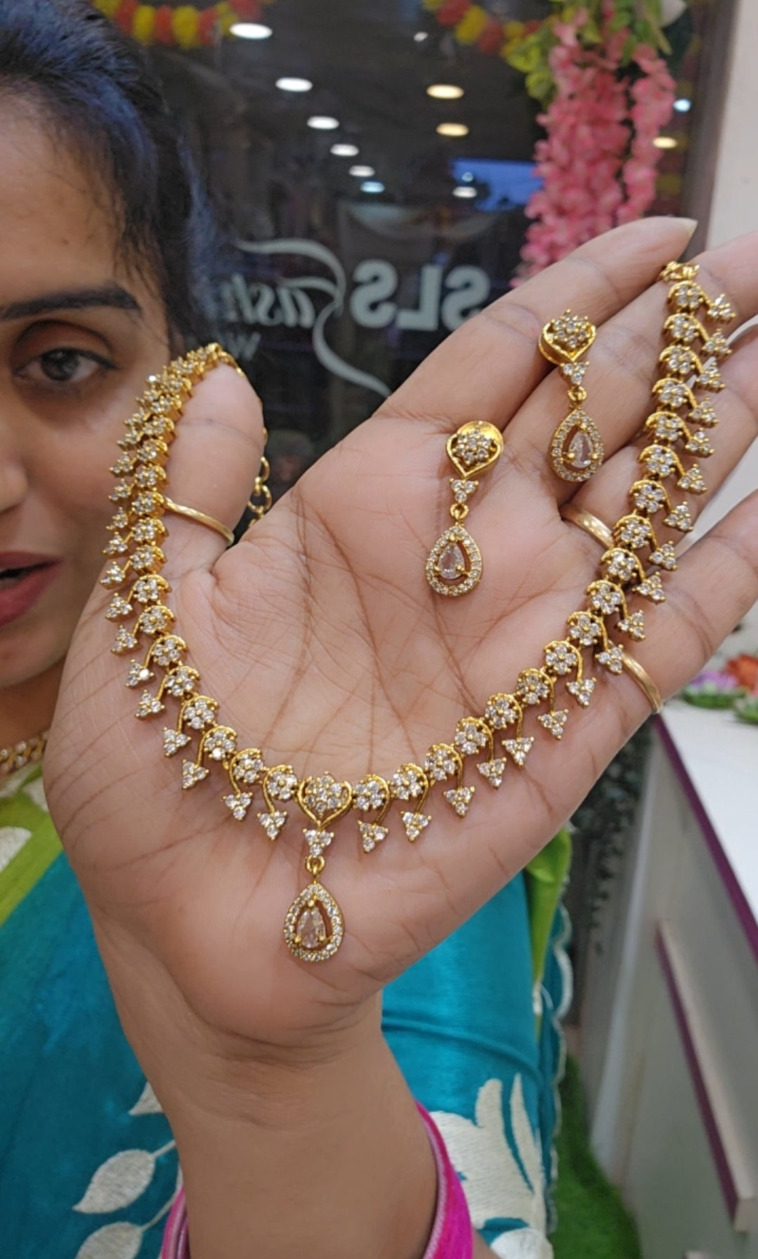 Neck set with earrings - SLS 74J