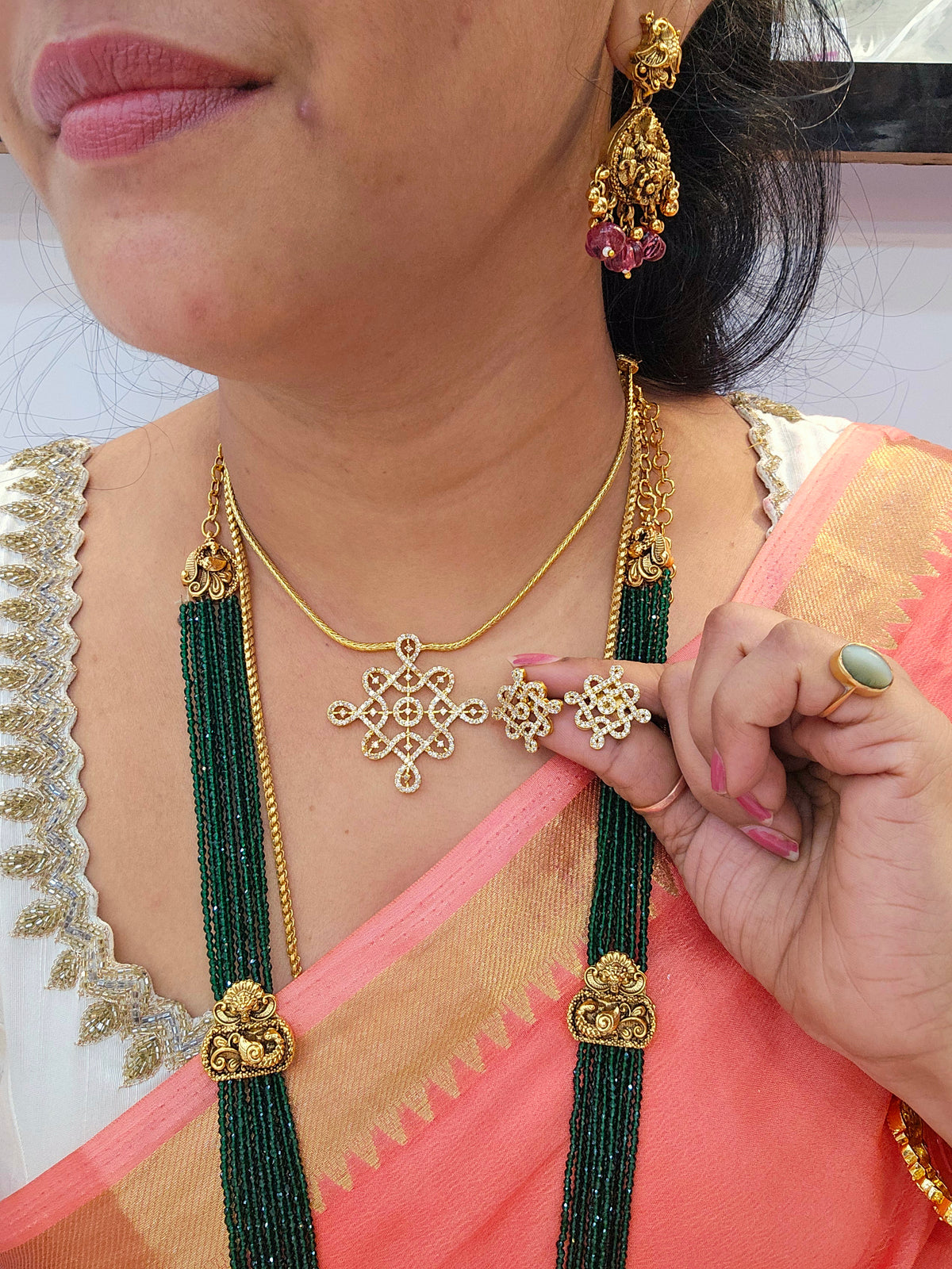 20 days dispatching time Kolam Neck set with earinges code SLS 92J