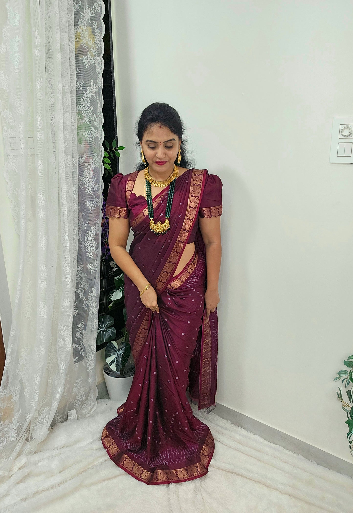 Meroon color saree un stiched blouse code SLS 515