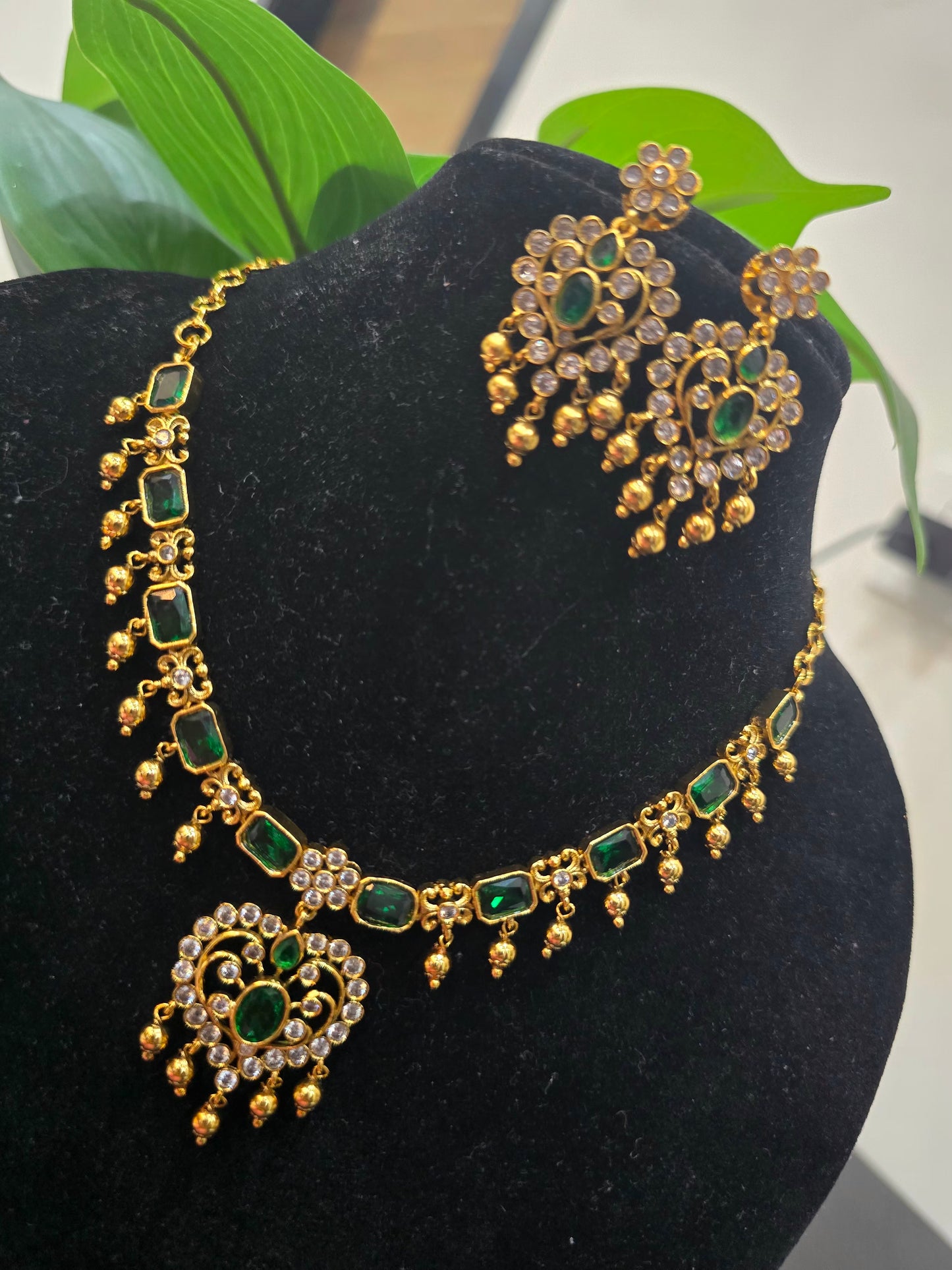 Green neck set with earings code SLS 779J