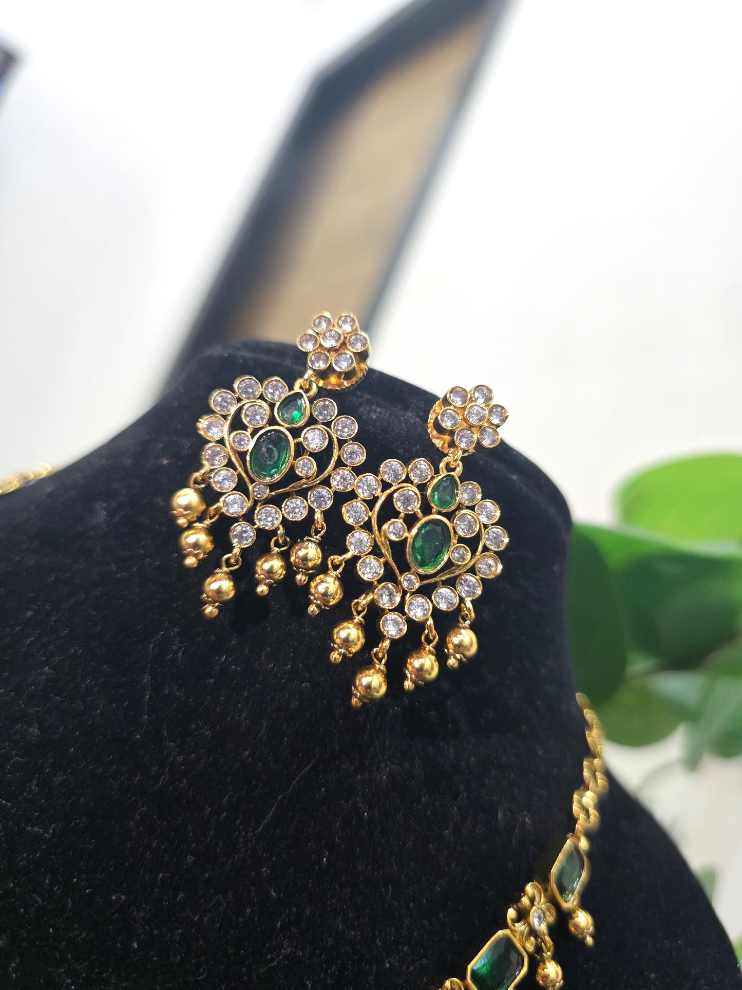 Green neck set with earings code SLS 779J