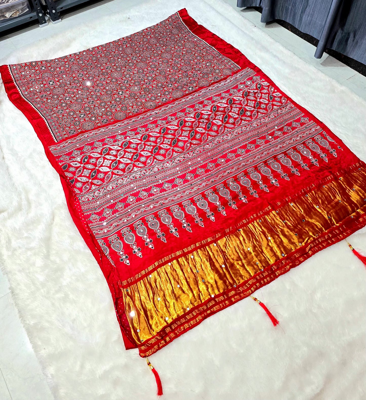 RED Saree un stiched blouse code SLS  651