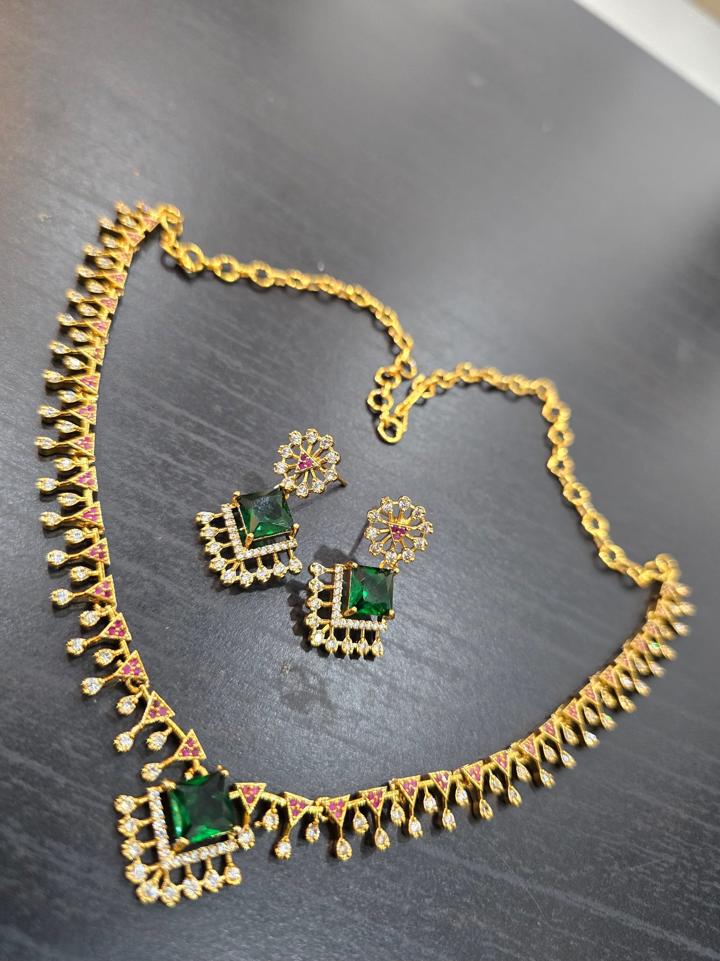 Green Neck set with earinges code SLS 512J