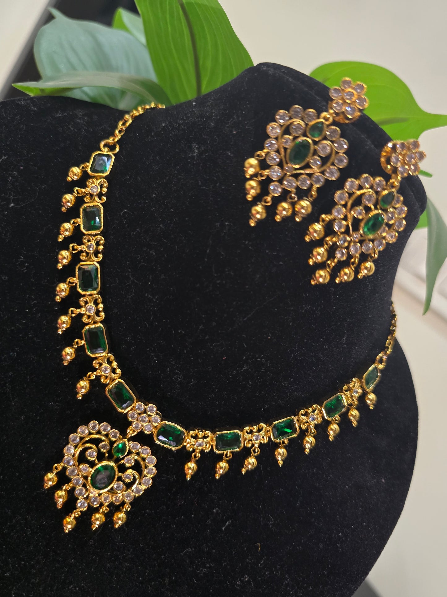 Green neck set with earings code SLS 779J
