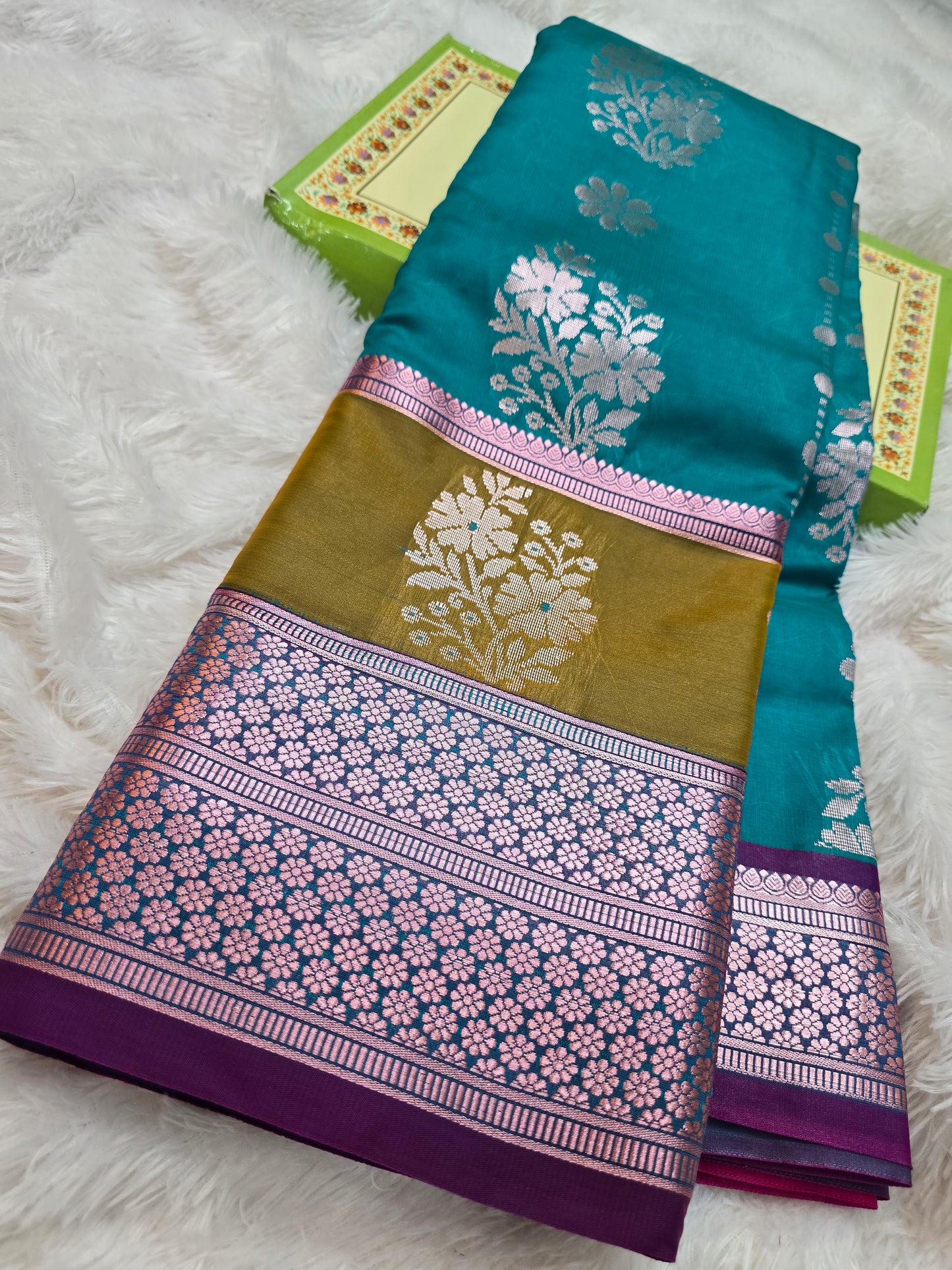 Saree un stiched blouse code SLS 560