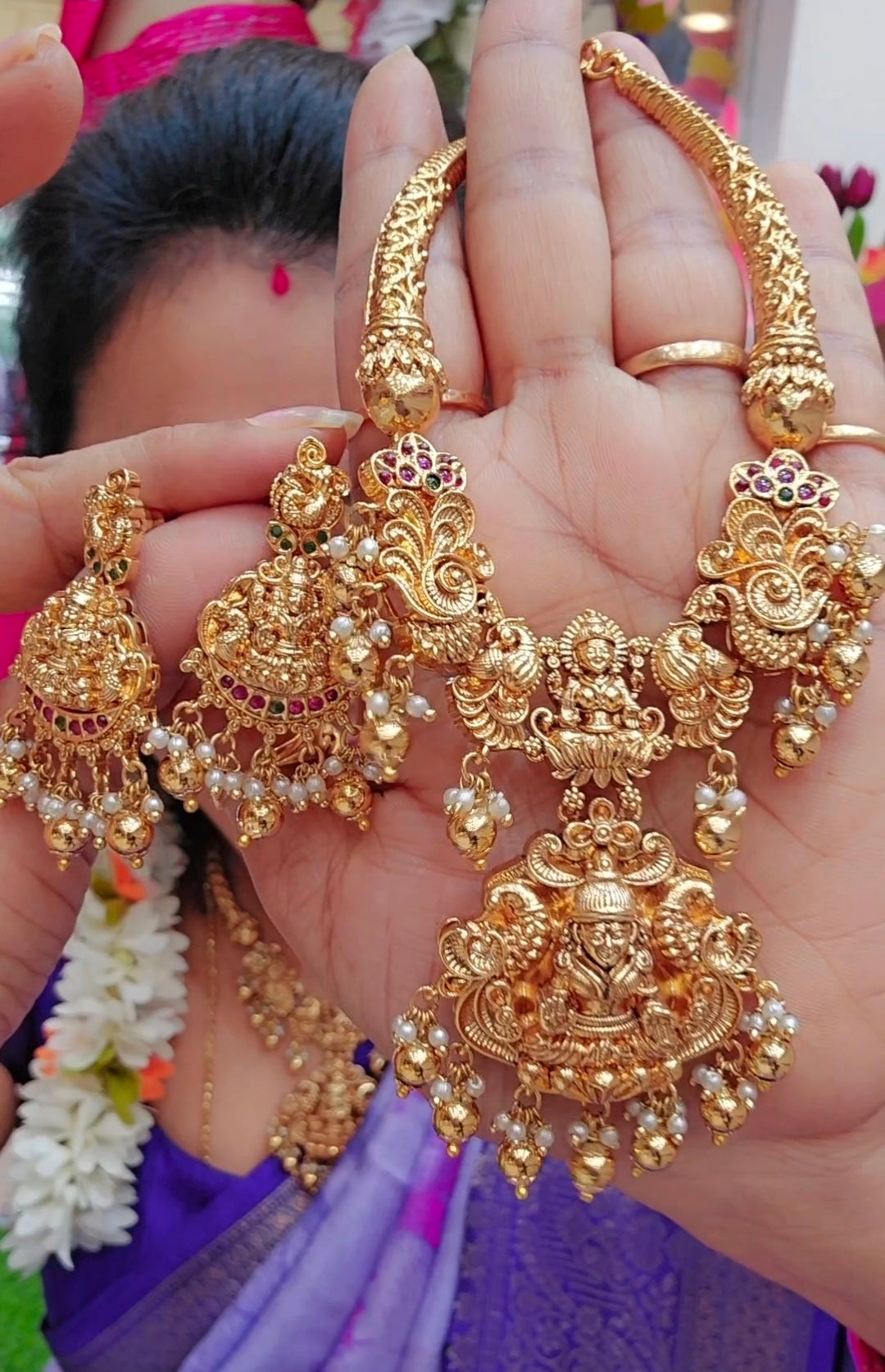 Neck set with earrings  code SLS 317J