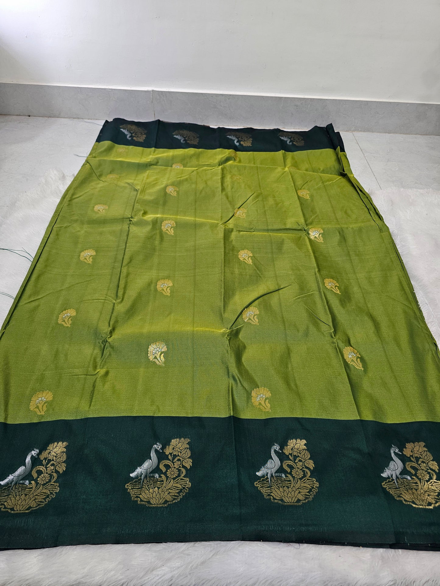 Saree un stiched blouse code SLS 580