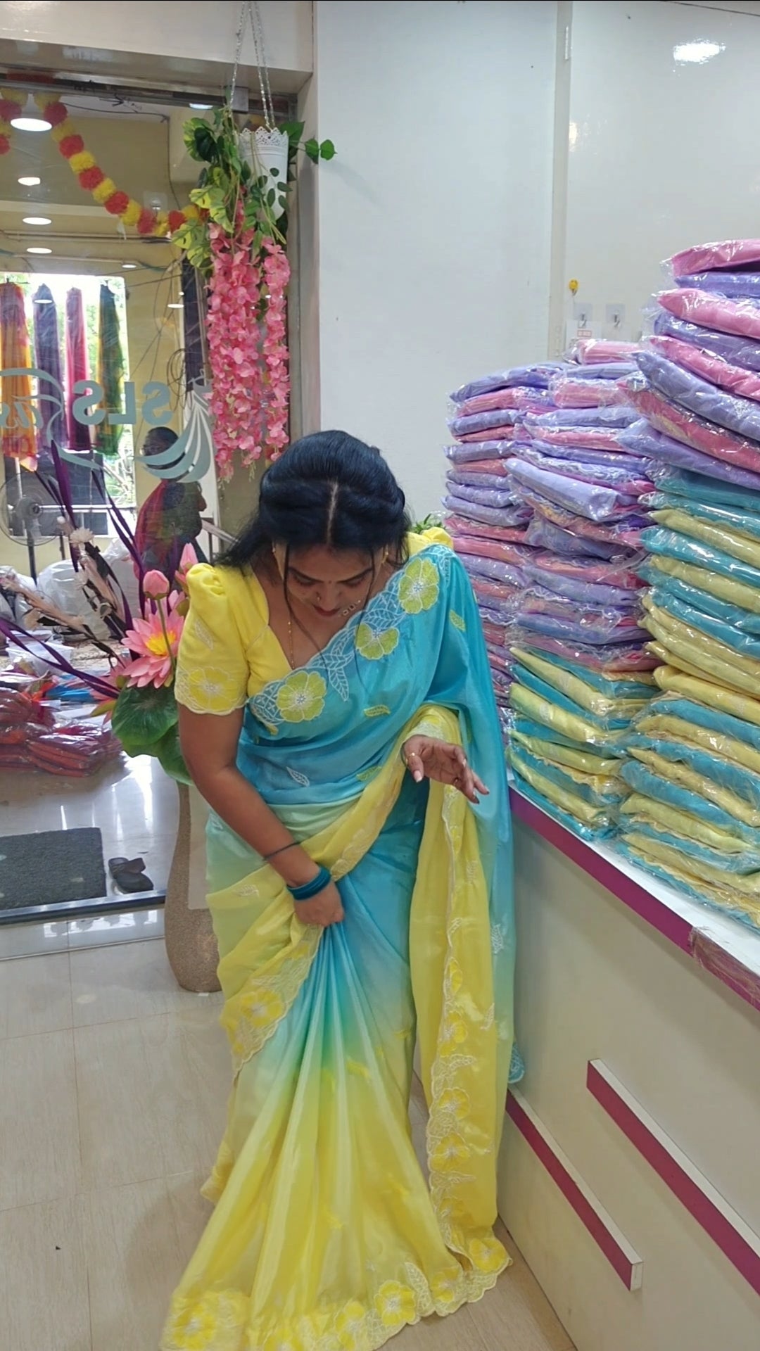 Code SLS 215 saree un stiched blouse