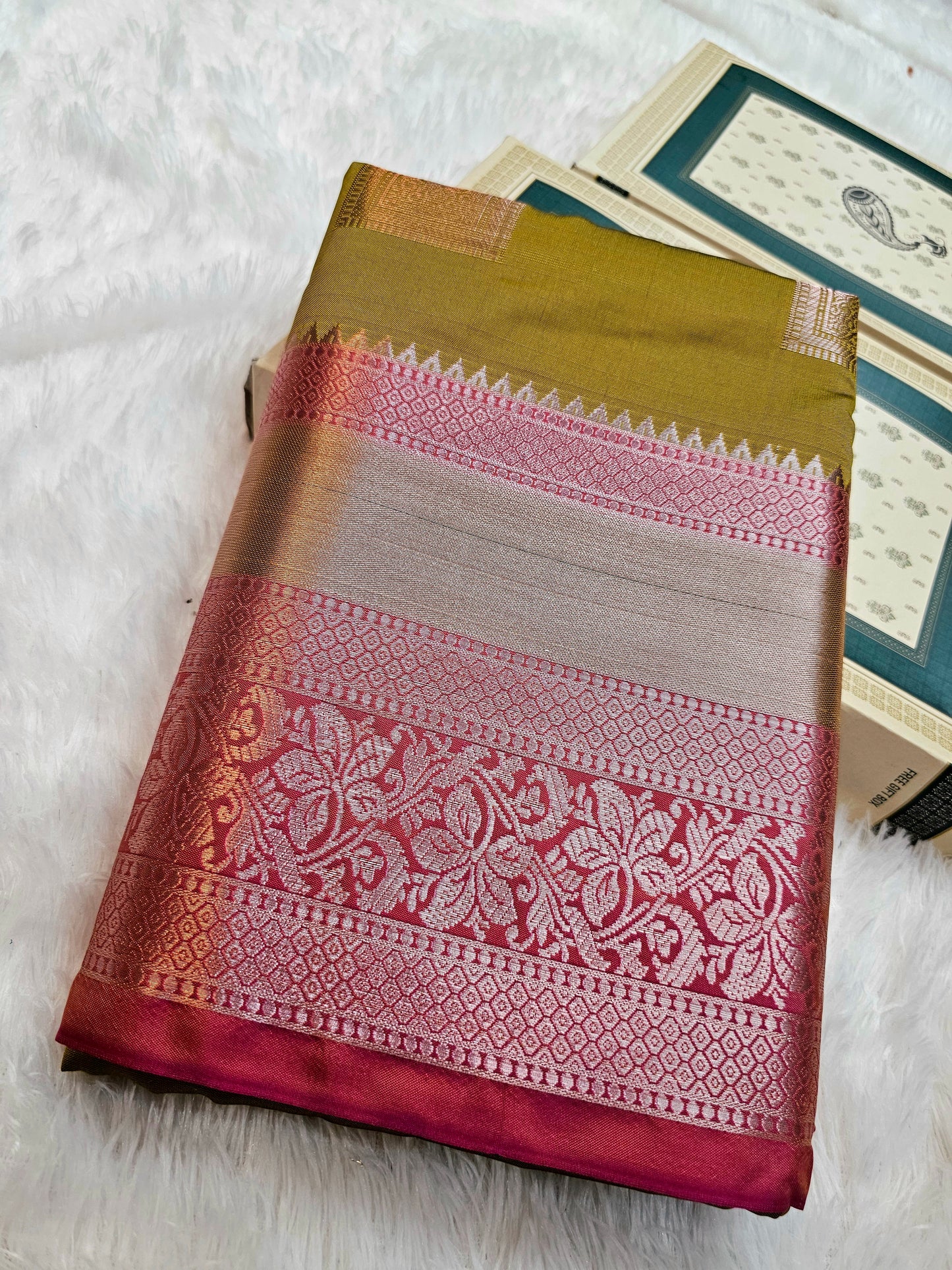 Saree un stiched blouse code SLS 560