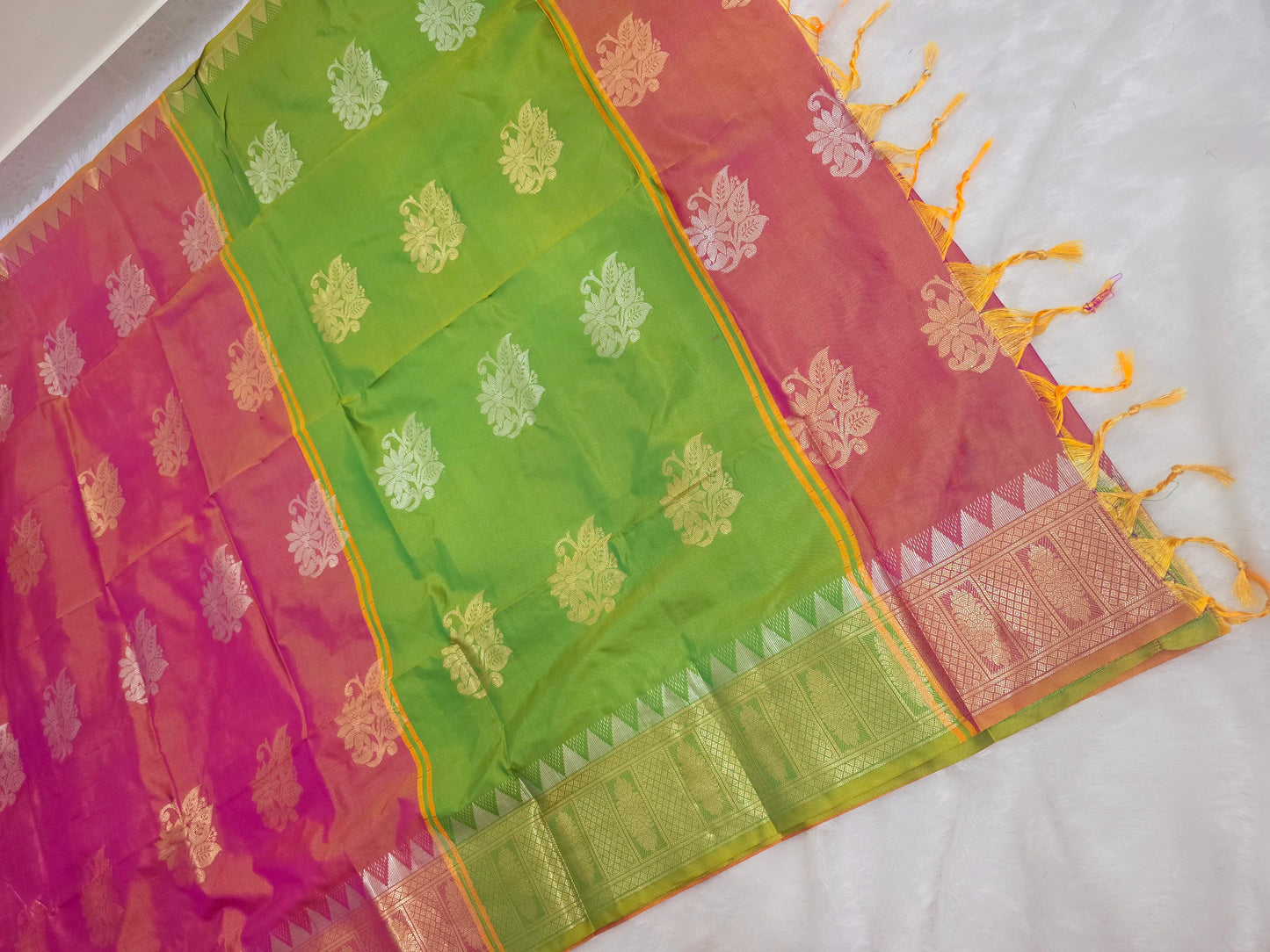 Saree un stiched blouse code SLS 385