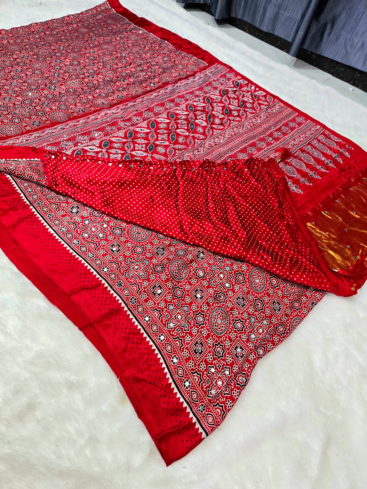 RED Saree un stiched blouse code SLS  651