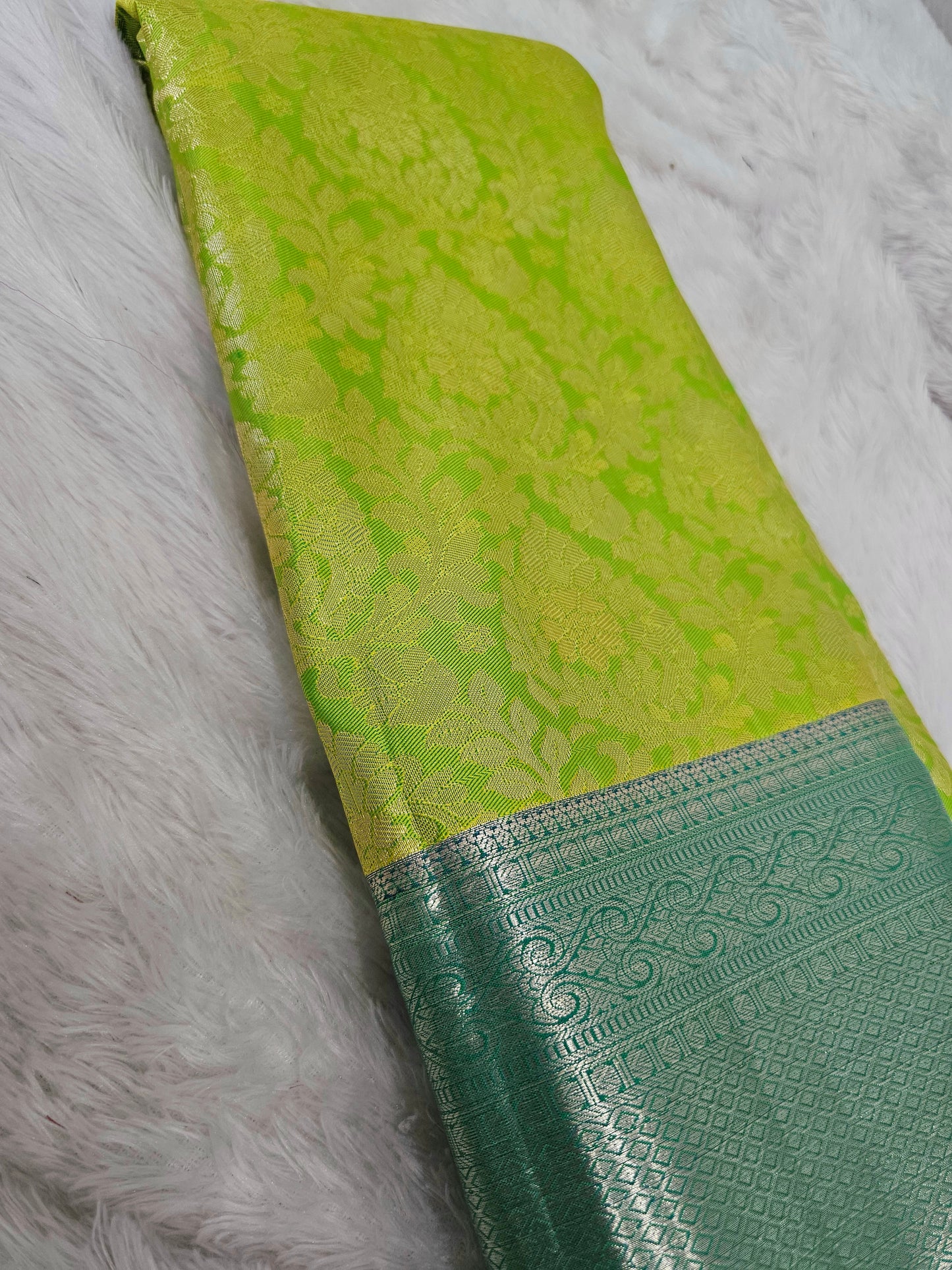 Saree un stiched blouse code SLS 574