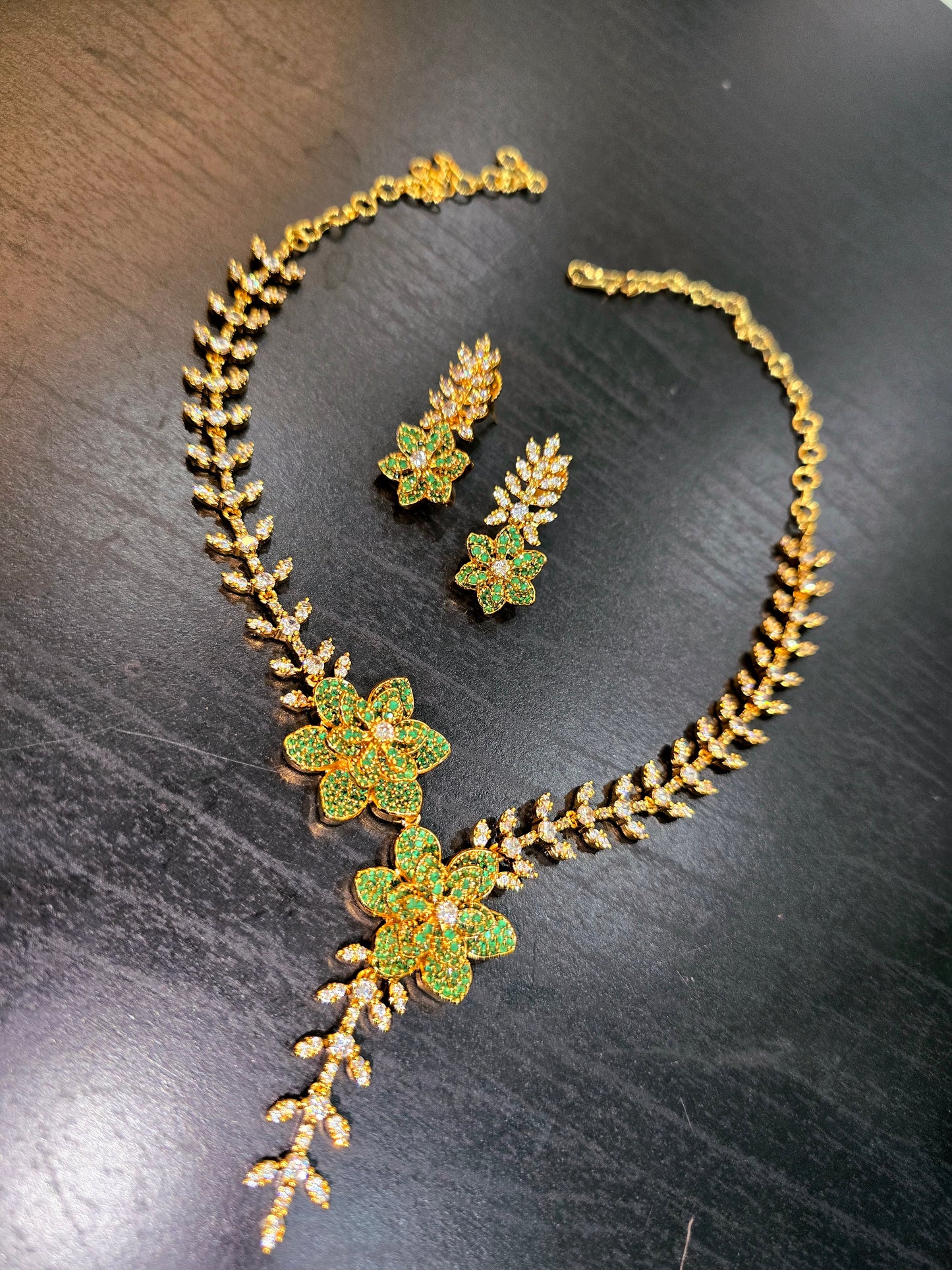 Neck set with earrings green code SLS 381J