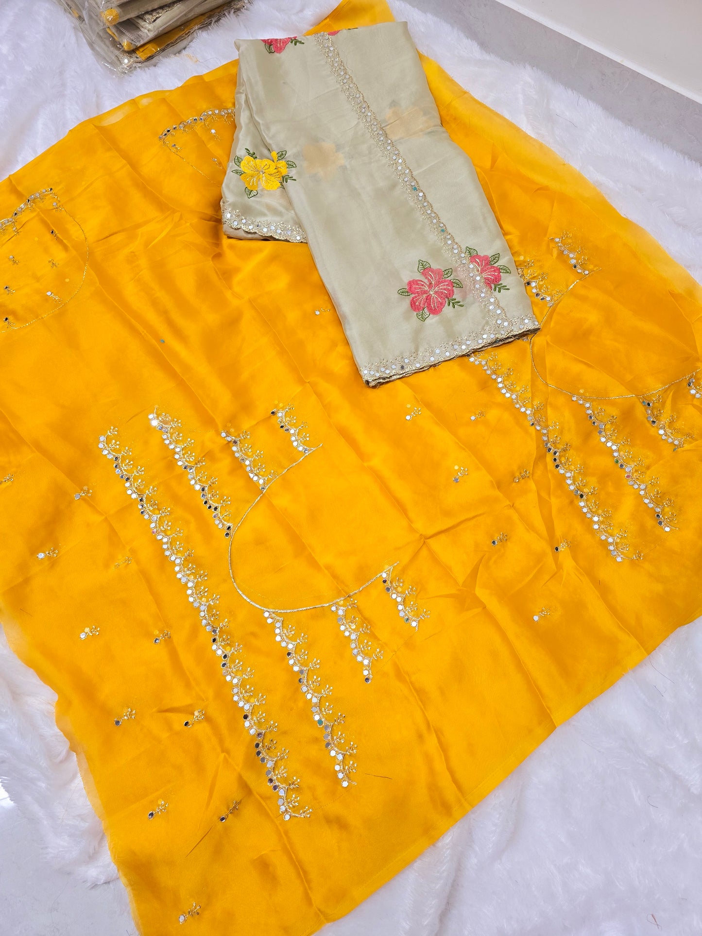 Saree un stiched blouse code SLS 371
