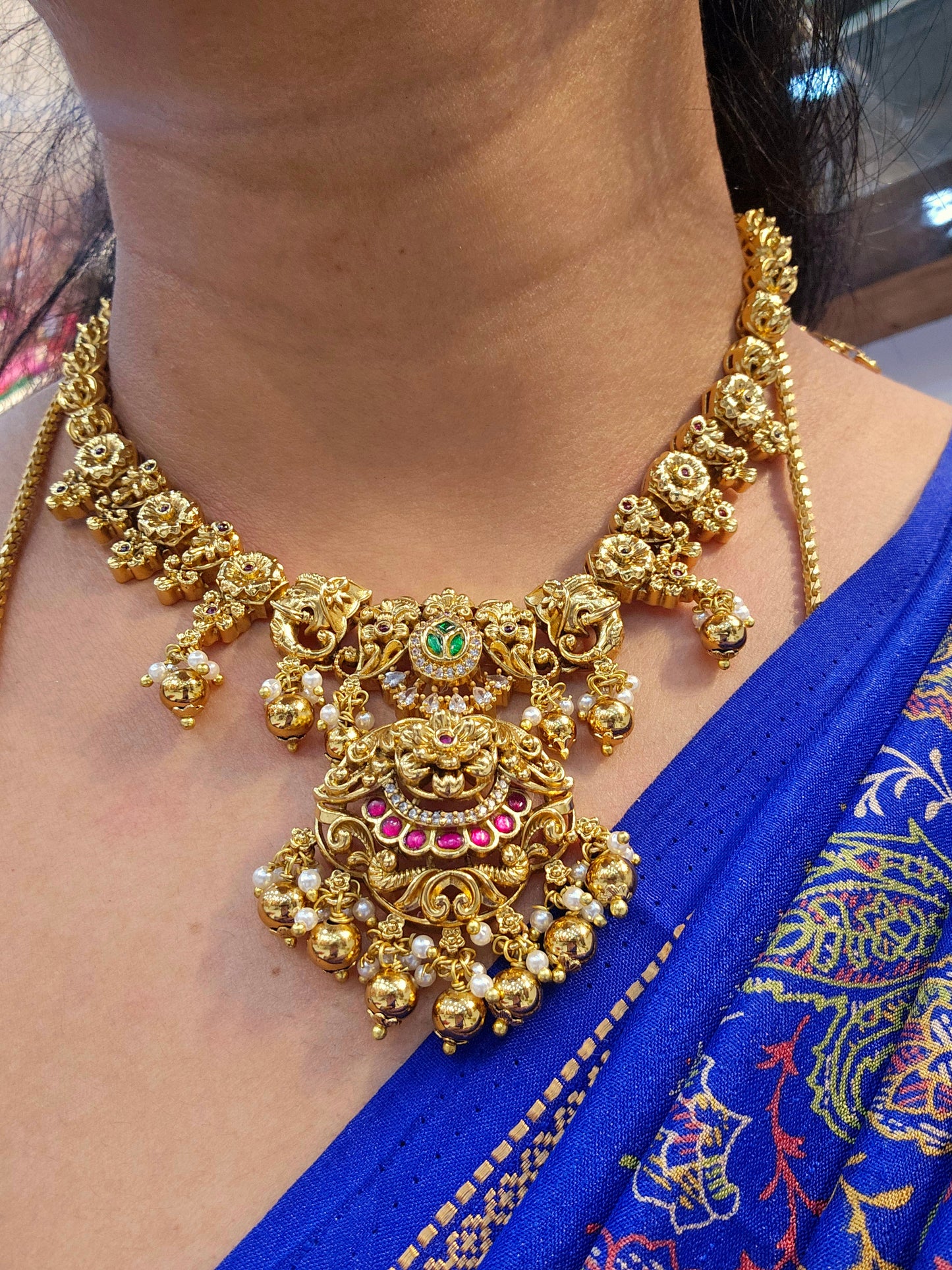 Jadavu  Neck set with earinges code SLS 830J