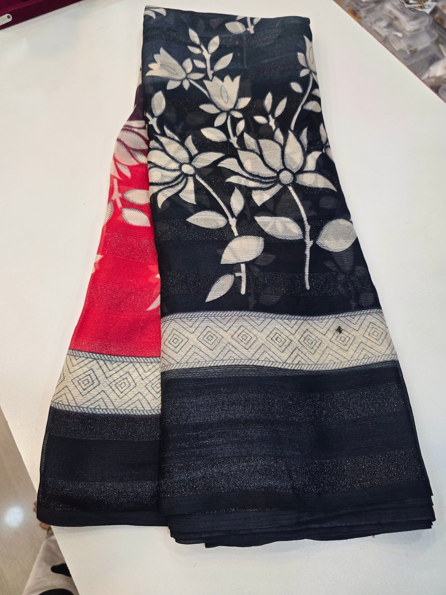 Code SLS 220 saree un stiched blouse