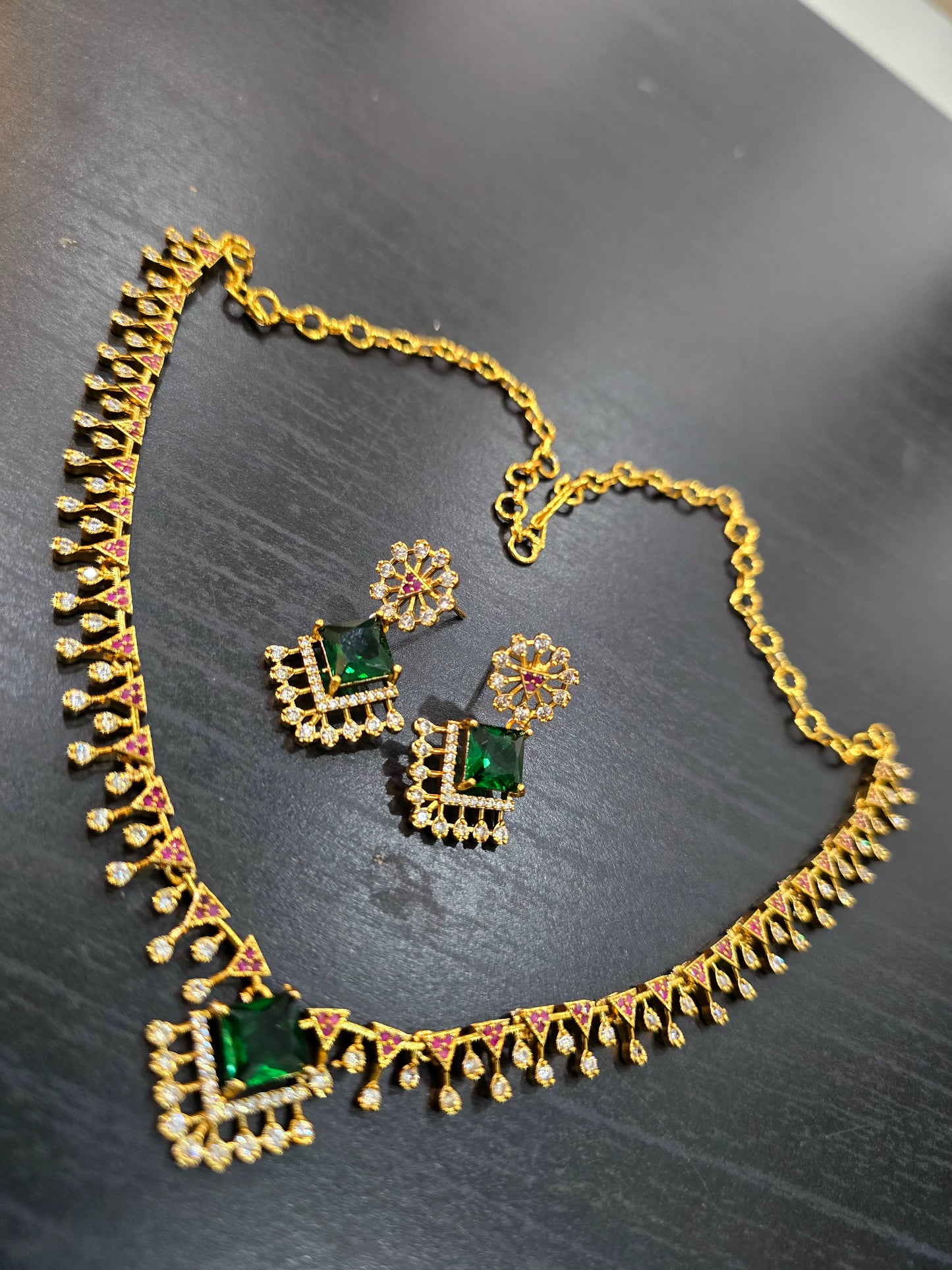 Green Neck set with earinges code SLS 512J