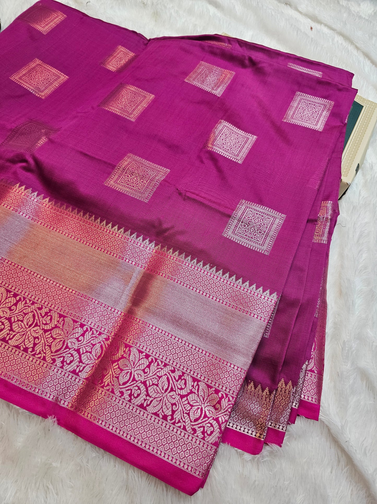 Saree un stiched blouse code SLS 560