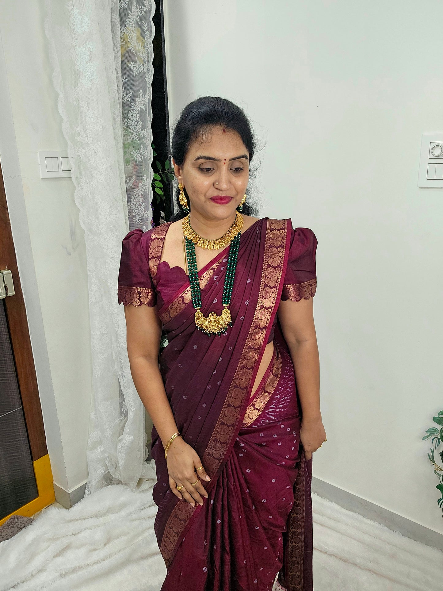 Meroon color saree un stiched blouse code SLS 515