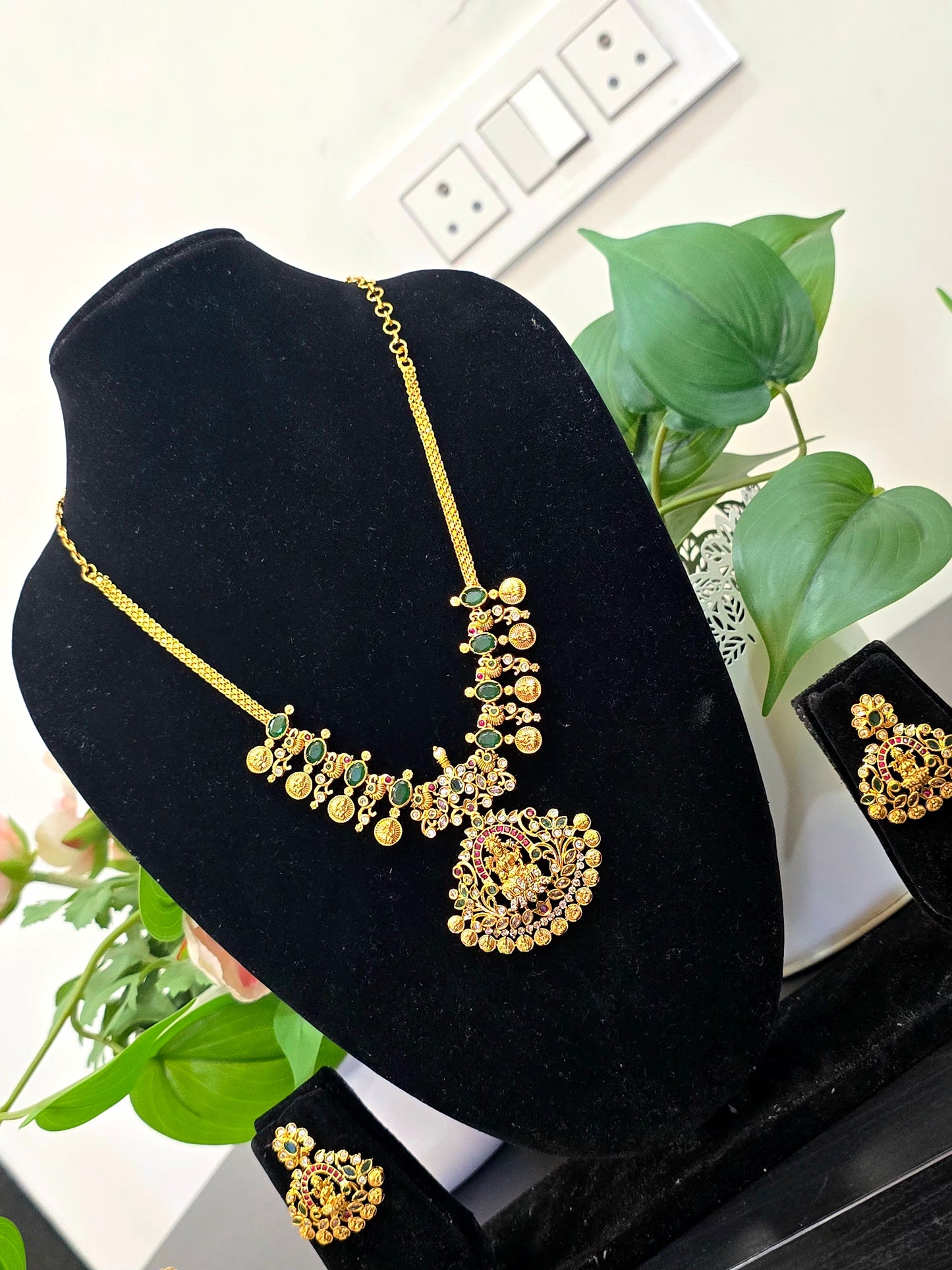 Green Neck set with earinges CODE SLS  781J