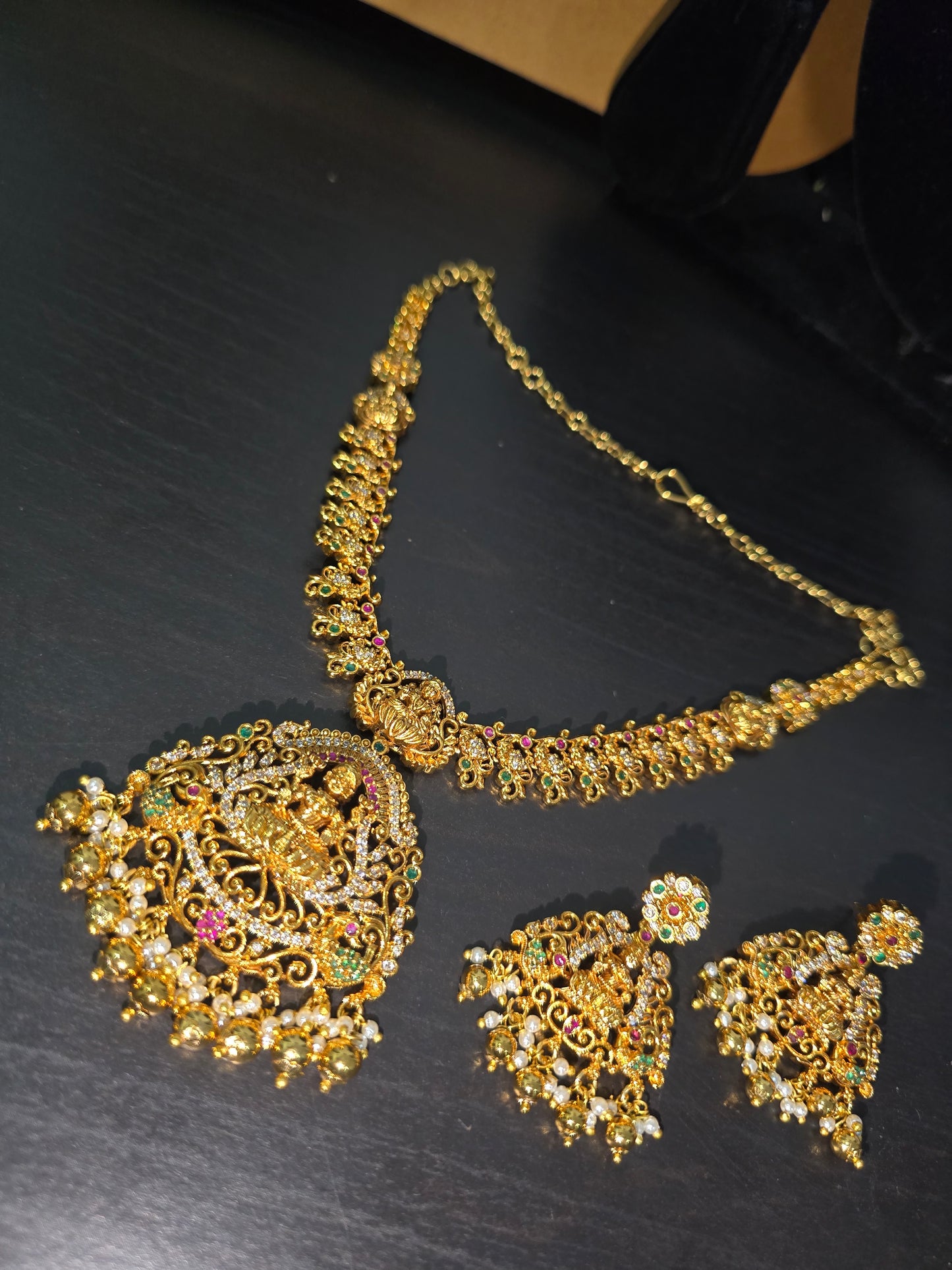 Neck set with earinges code SLS 827J