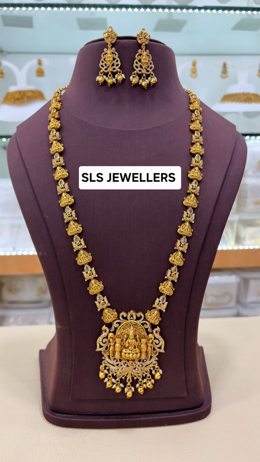 Long set with earinges code SLS 144J