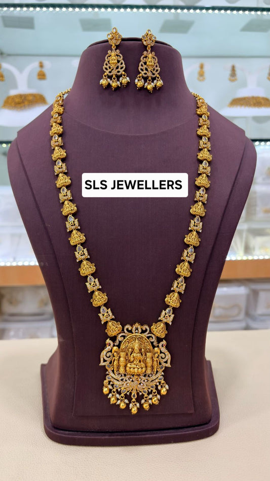 Long set with earinges code SLS 144J