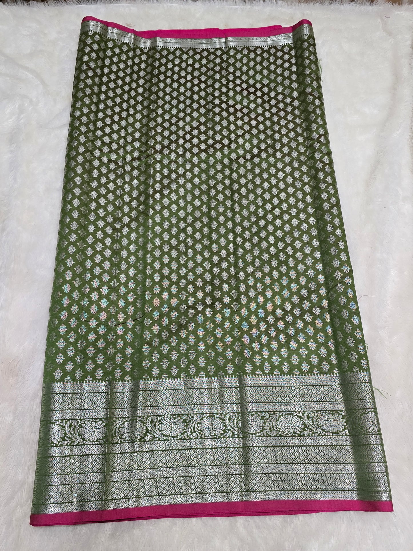 Saree un stiched blouse code SLS 640