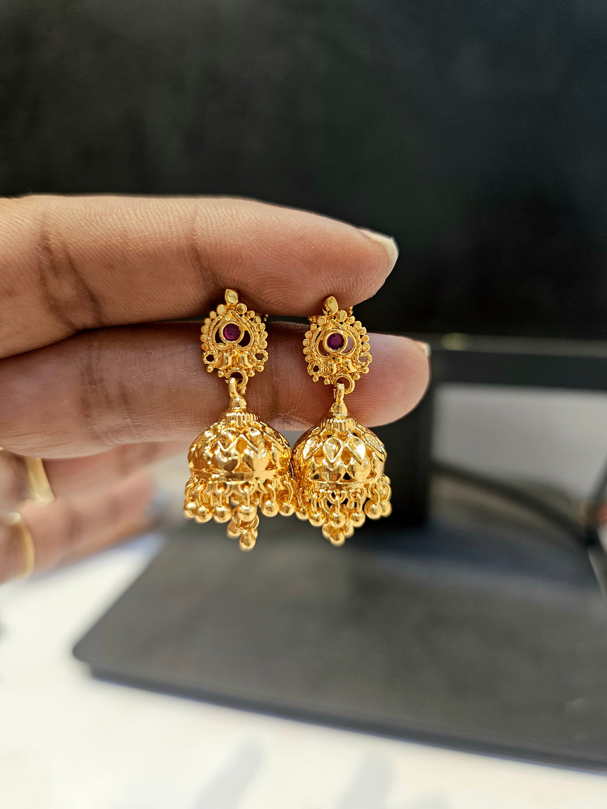 Gold buttalu code SLS 135J